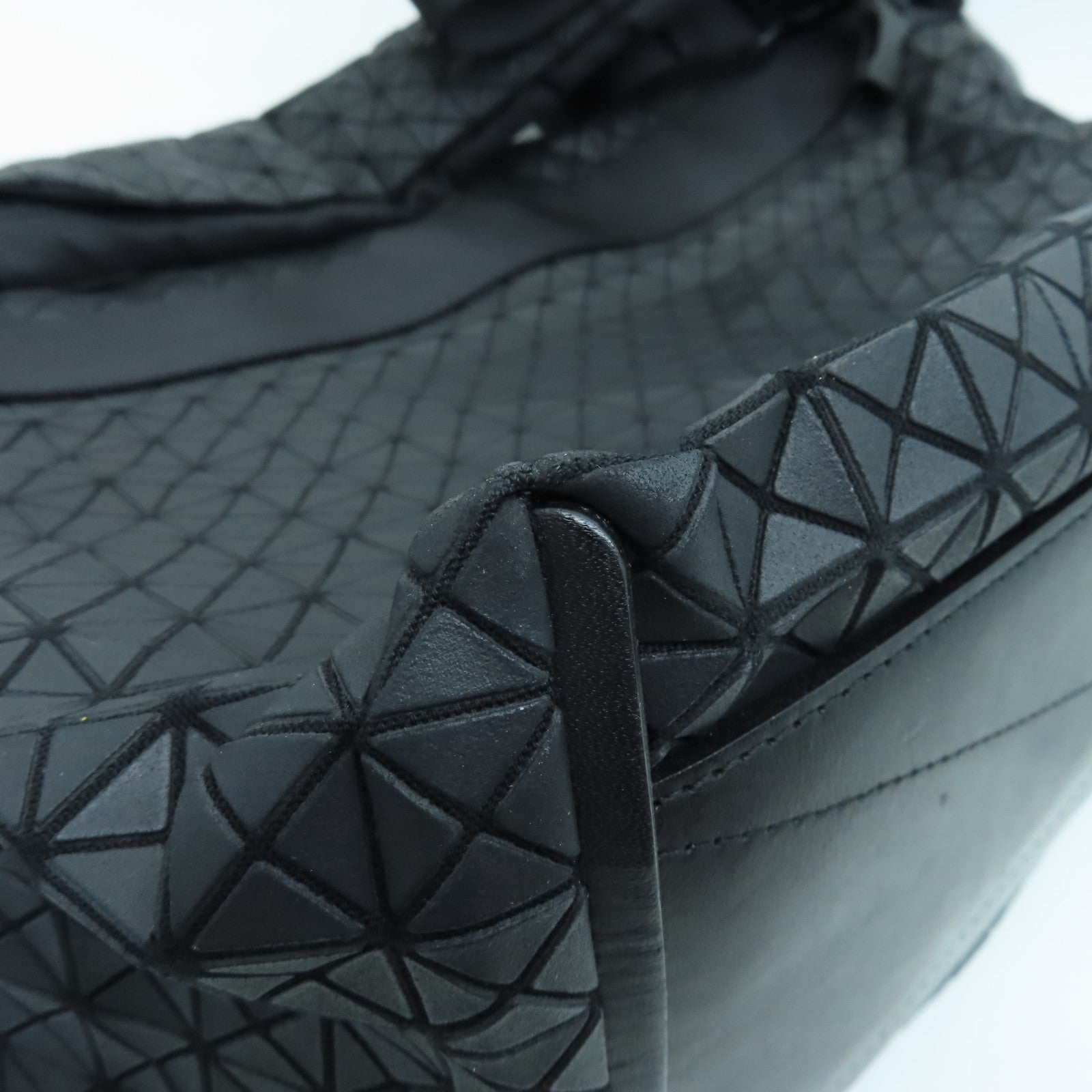 SELECTION PVC Issey Miyake Bao Bao Messenger黑扣肩背袋黑色