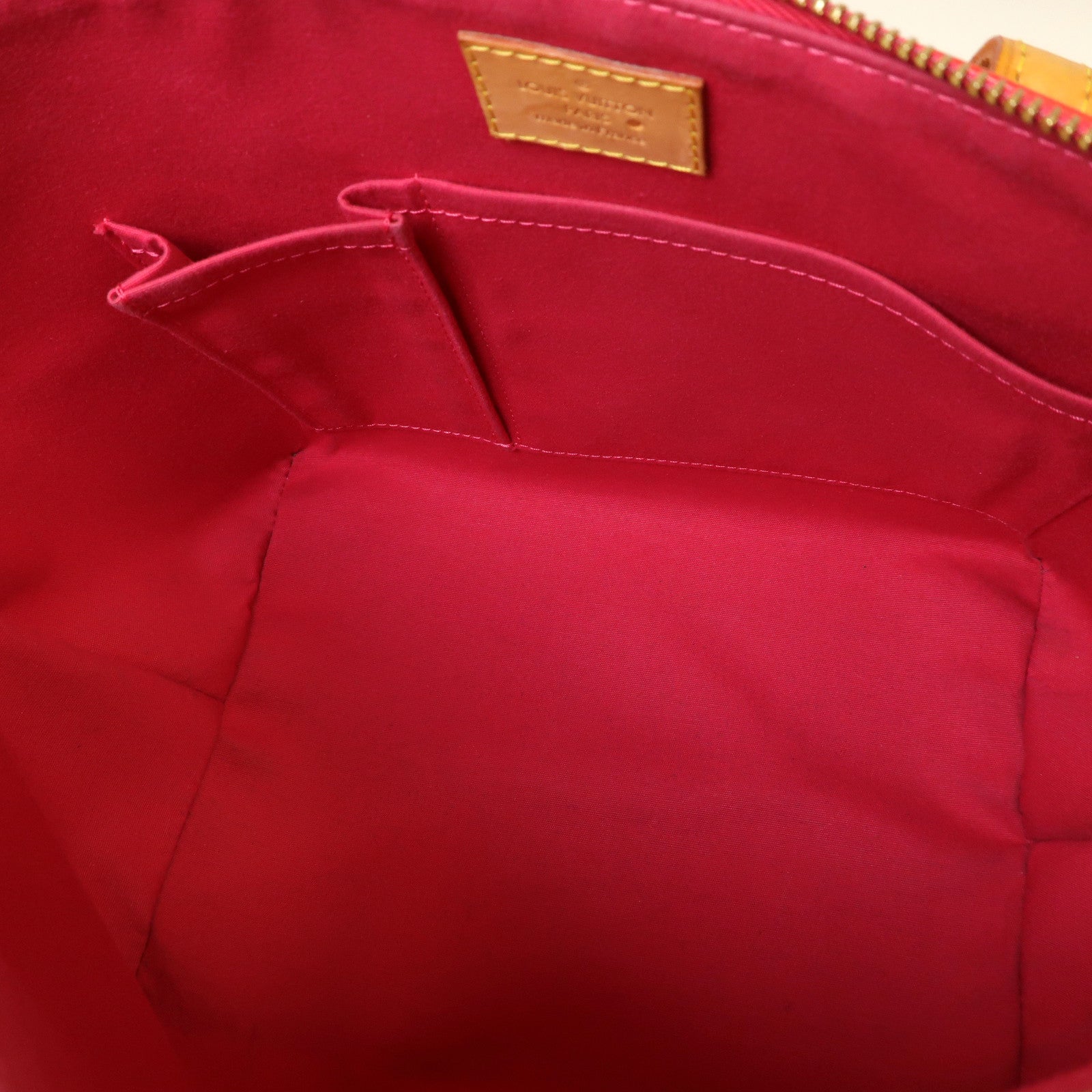 LOUIS VUITTON Monogram Vernis Bellevue PM金扣手挽袋紅色