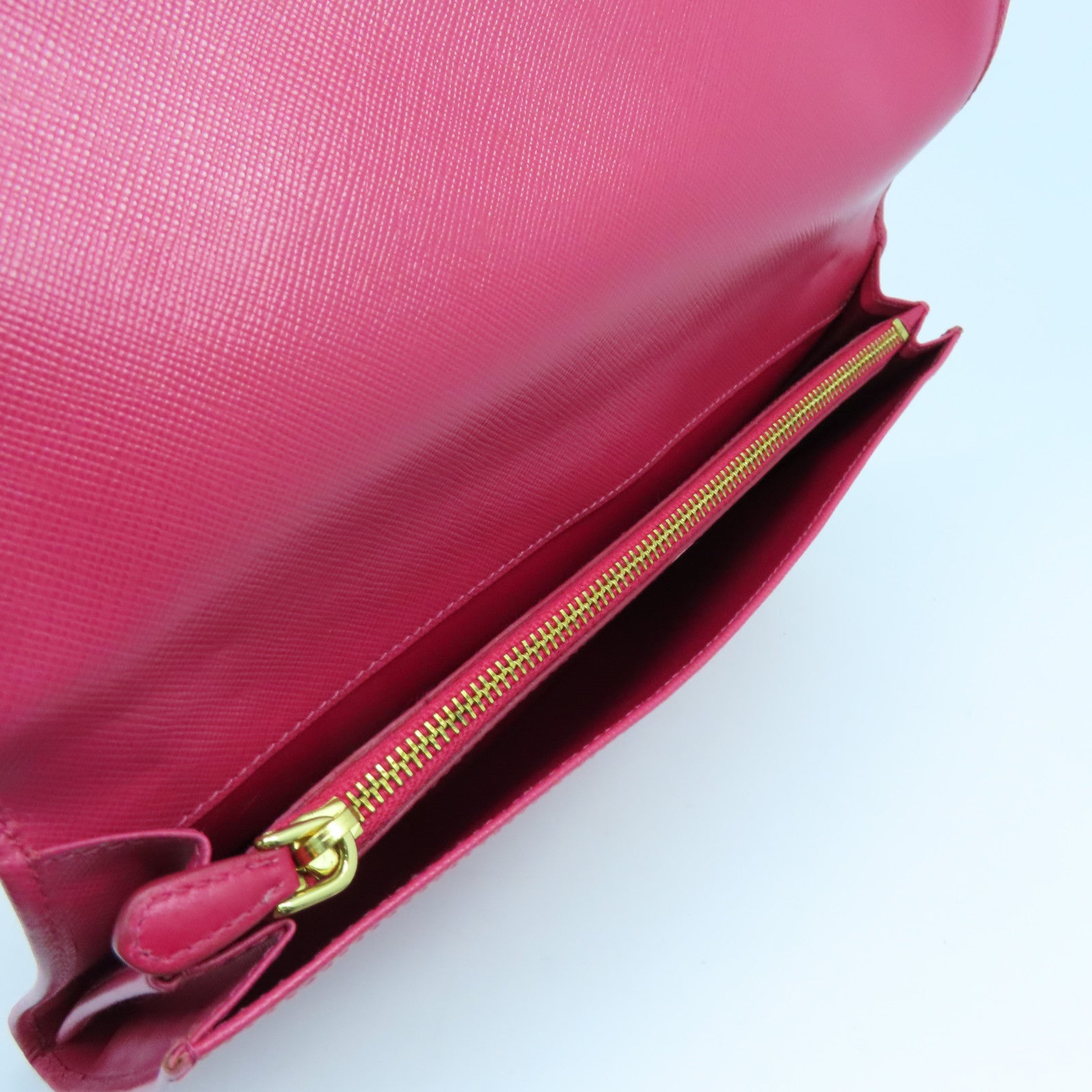 PRADA 牛皮皮革Clutch Bag金扣手拿包粉紅色