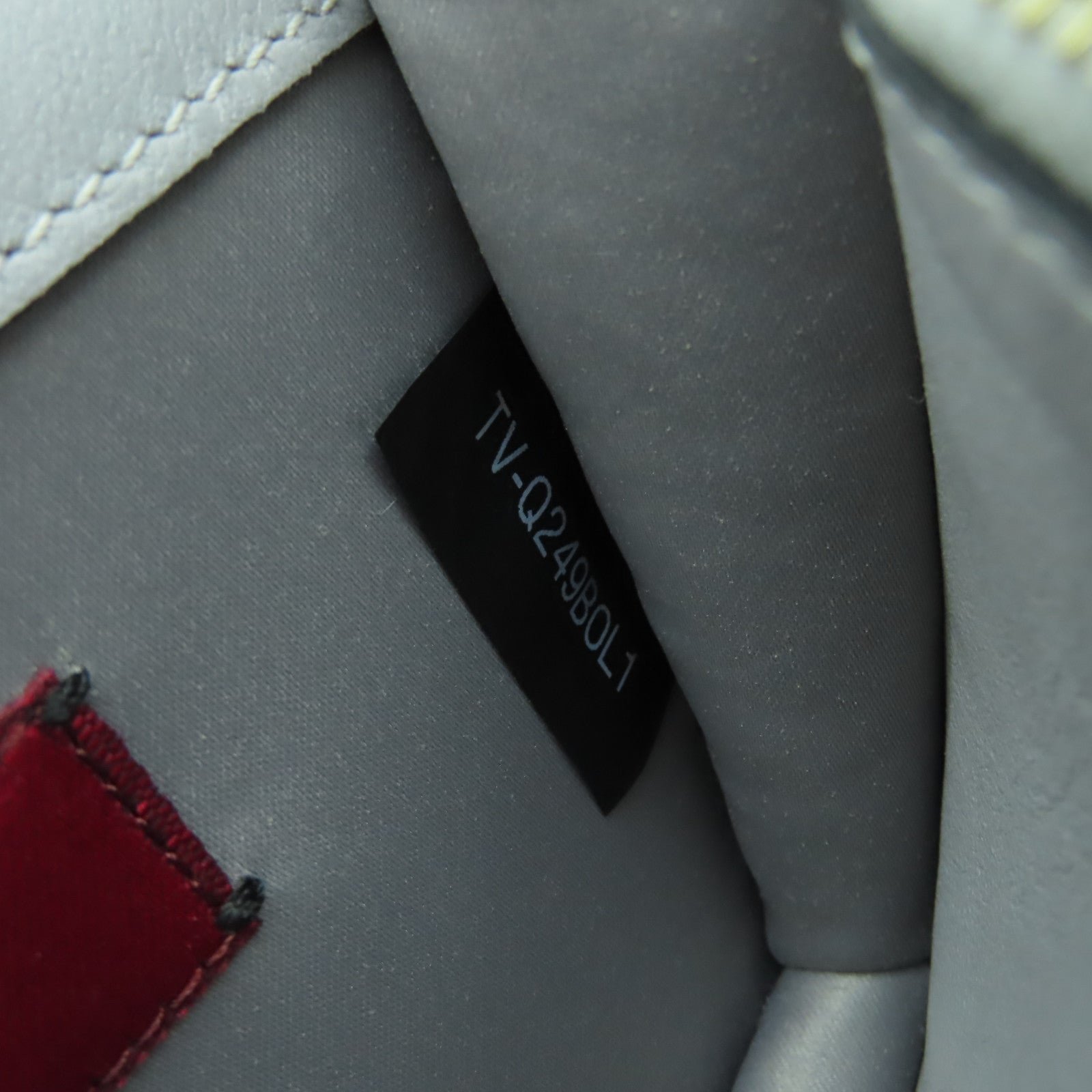 Valentino 牛皮皮革Shoulder Bag金扣鏈帶肩背袋灰色