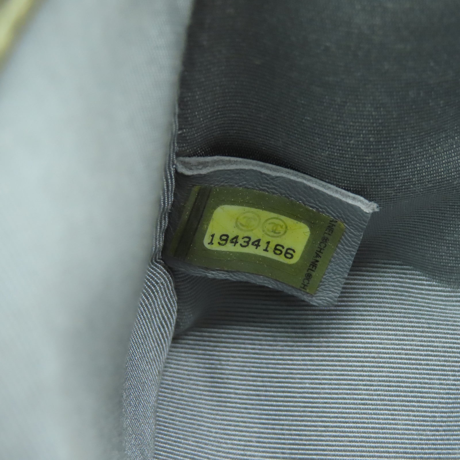 CHANEL 菱格牛皮皮革Boy Chanel鏈帶肩背袋金色/銀色