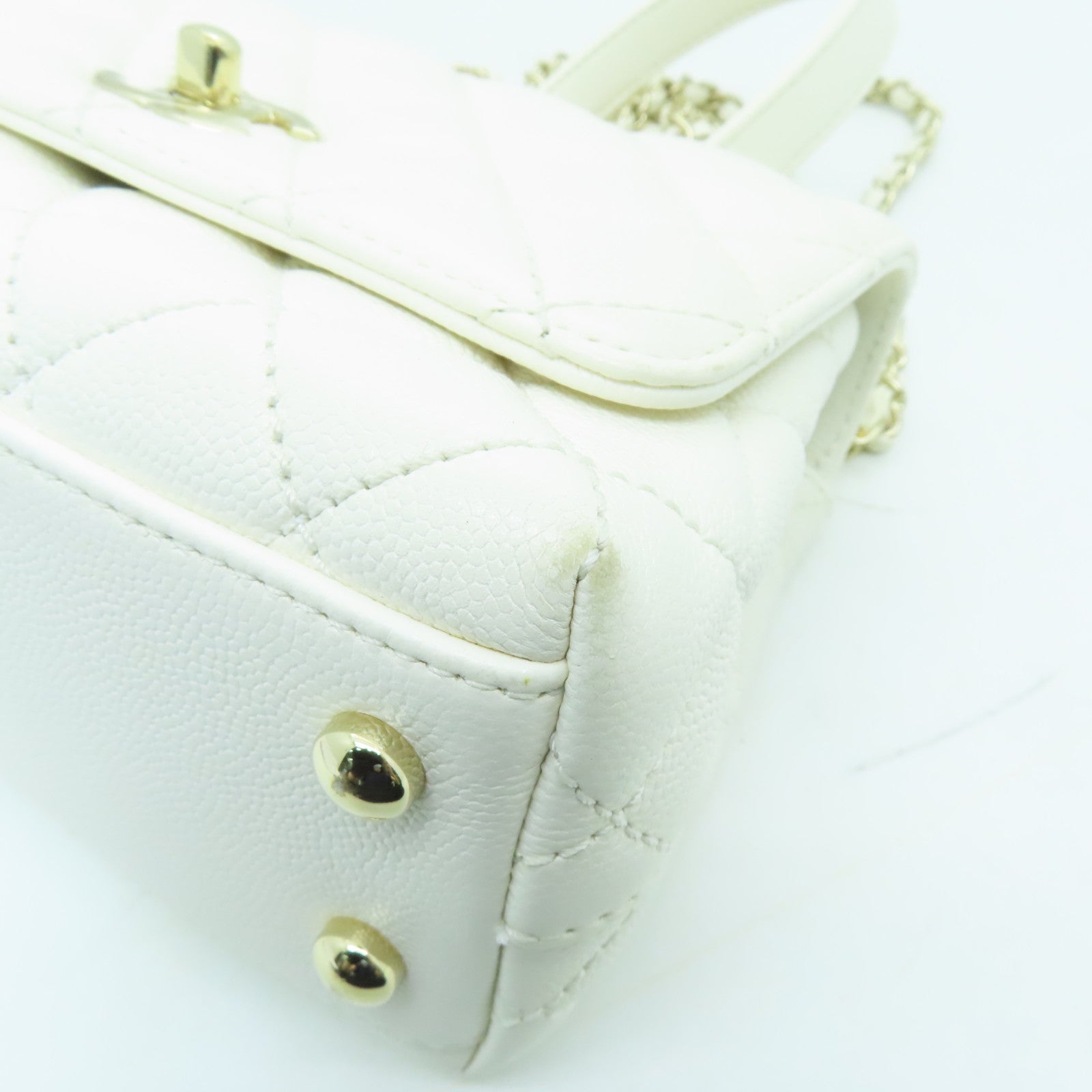 CHANEL 菱格Caviar皮革Mini Coco Handle金扣鏈帶肩背袋白色
