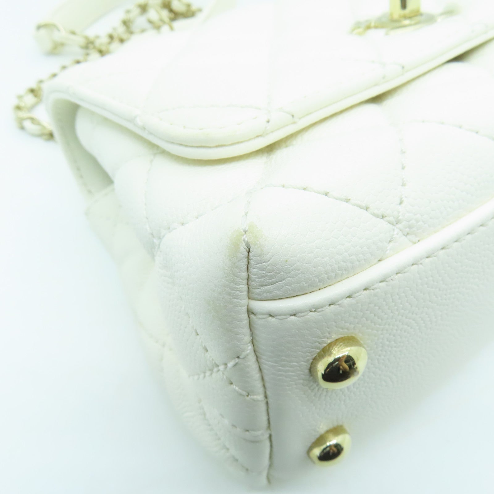CHANEL 菱格Caviar皮革Mini Coco Handle金扣鏈帶肩背袋白色