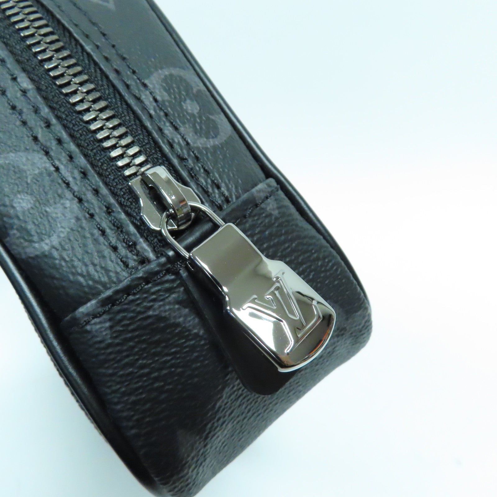 LOUIS VUITTON Monogram Eclipse Toilet Pouch PM銀扣手拿包黑色/灰色