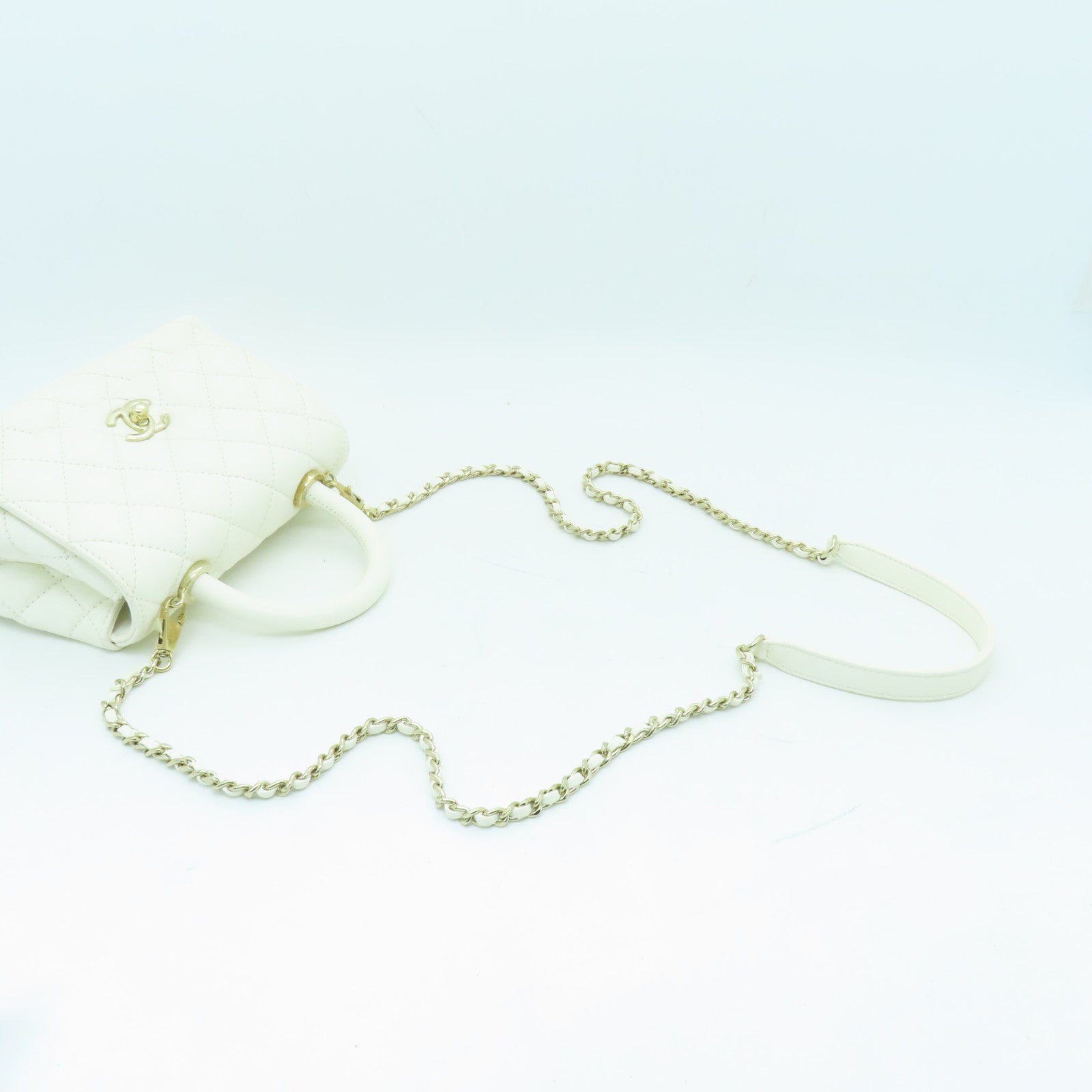 CHANEL 菱格Caviar皮革Mini Coco Handle金扣鏈帶肩背袋白色