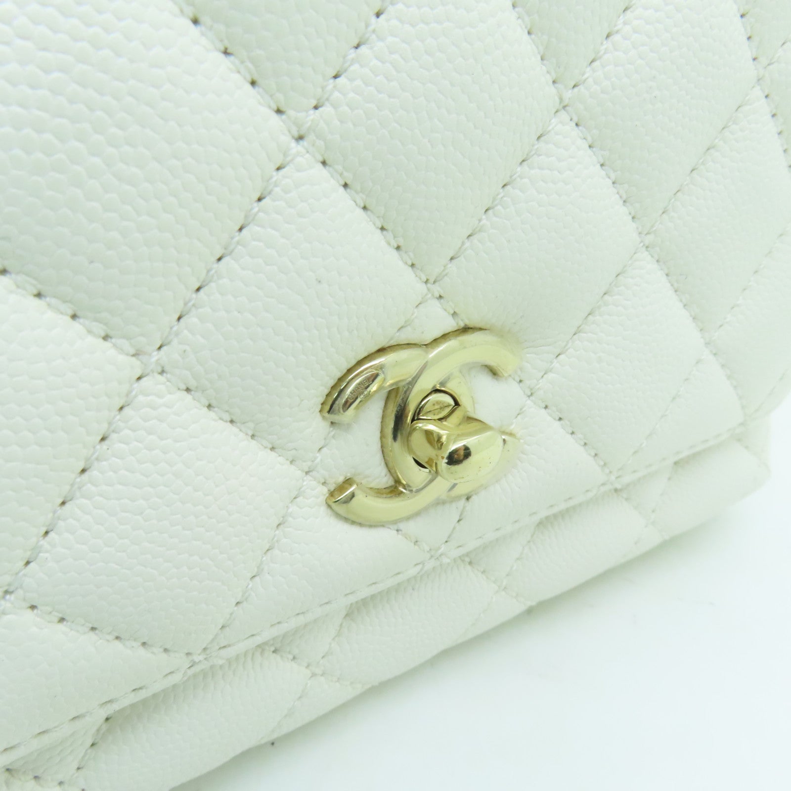 CHANEL 菱格Caviar皮革Mini Coco Handle金扣鏈帶肩背袋白色