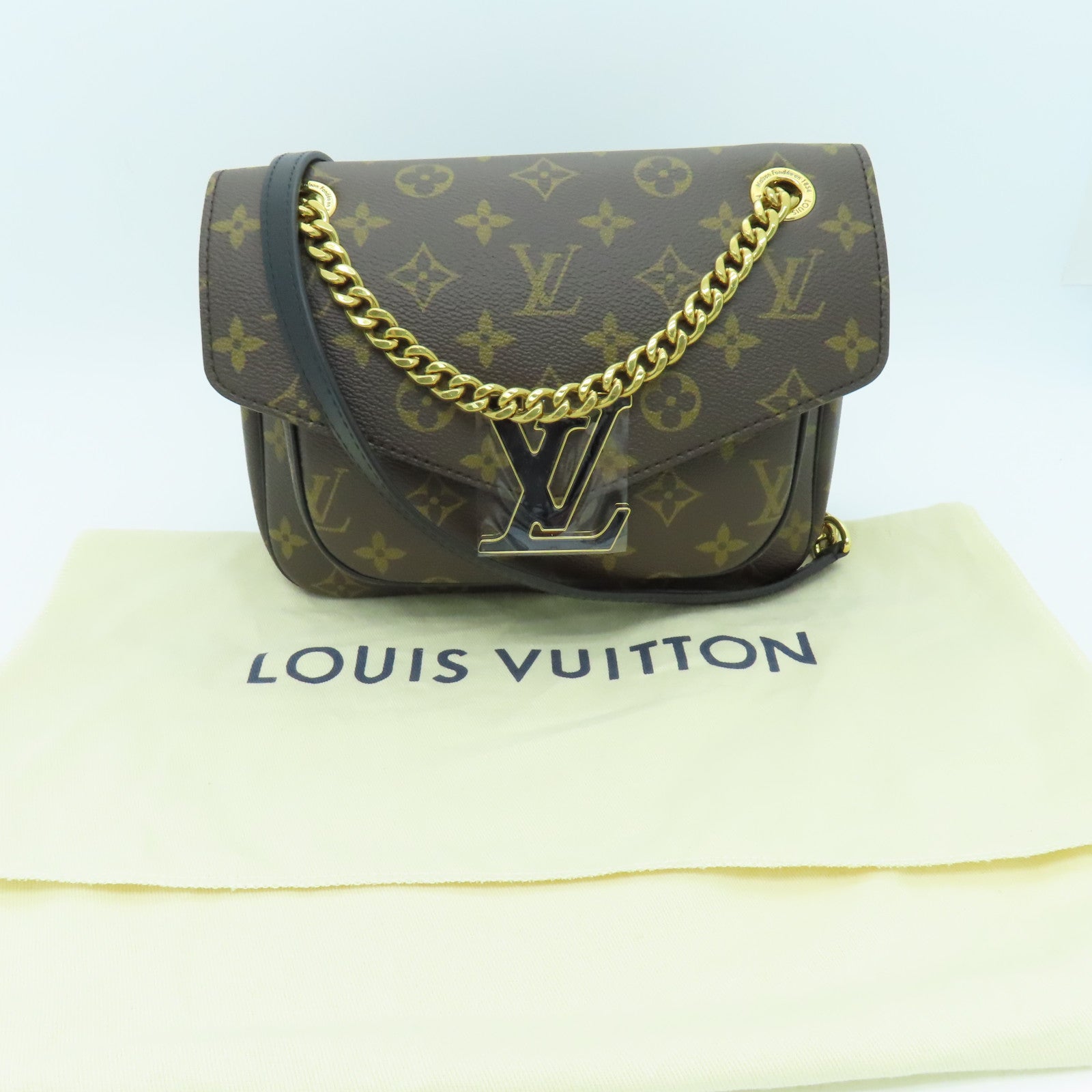 LOUIS VUITTON Monogram Passy金扣肩背袋啡色