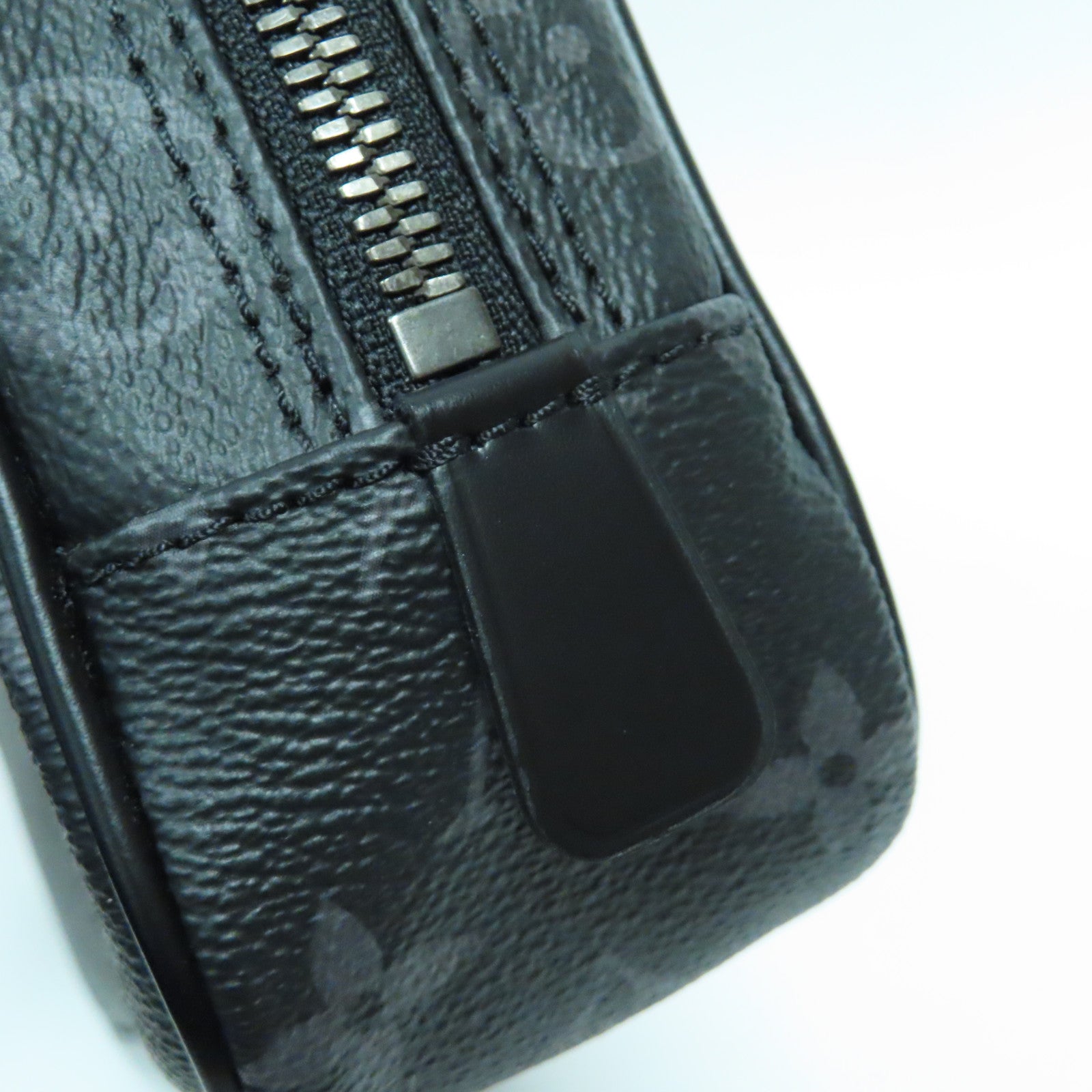 LOUIS VUITTON Monogram Eclipse Toilet Pouch PM銀扣手拿包黑色/灰色