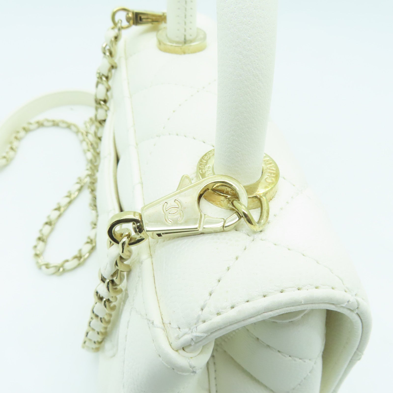 CHANEL 菱格Caviar皮革Mini Coco Handle金扣鏈帶肩背袋白色