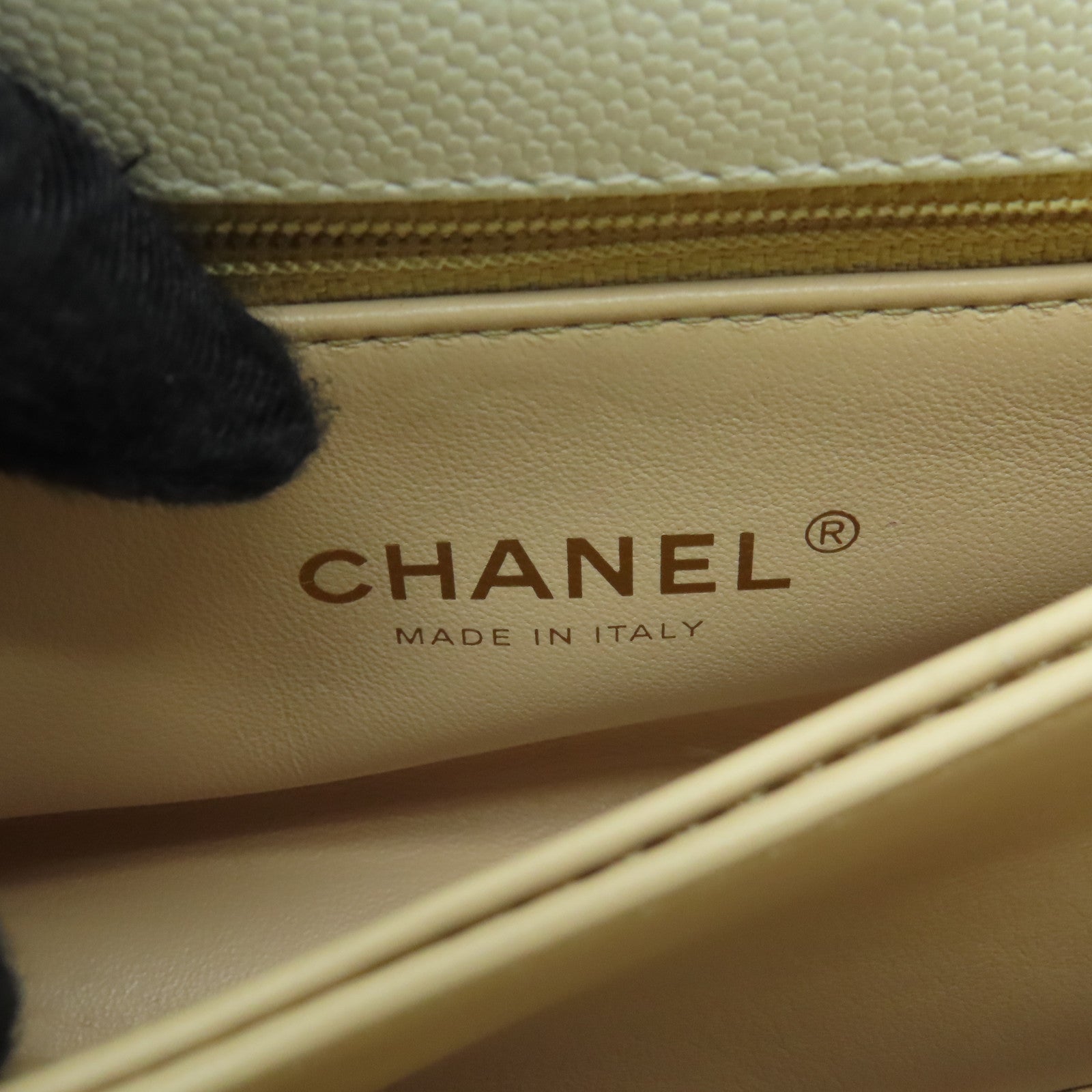 CHANEL 菱格Caviar皮革Mini Coco Handle金扣鏈帶肩背袋白色