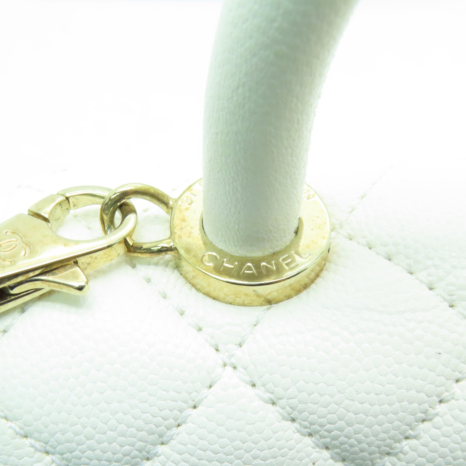 CHANEL 菱格Caviar皮革Mini Coco Handle金扣鏈帶肩背袋白色