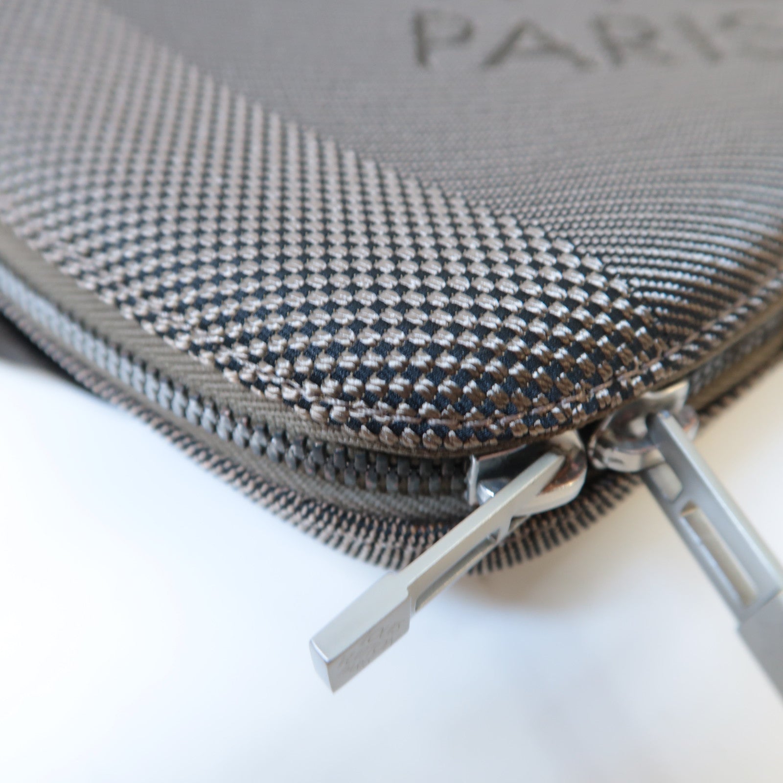 LOUIS VUITTON Damier Geant Mage Sling Bag銀扣腰包灰色