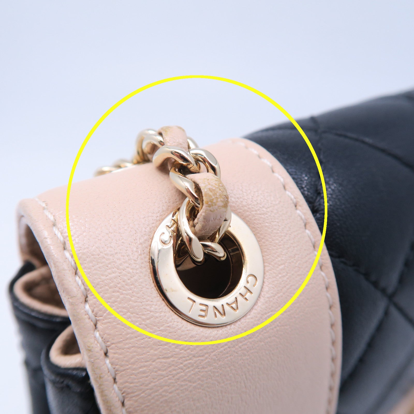 CHANEL 菱格牛皮皮革Chain Shoulder金扣肩背袋黑色/淺褐色