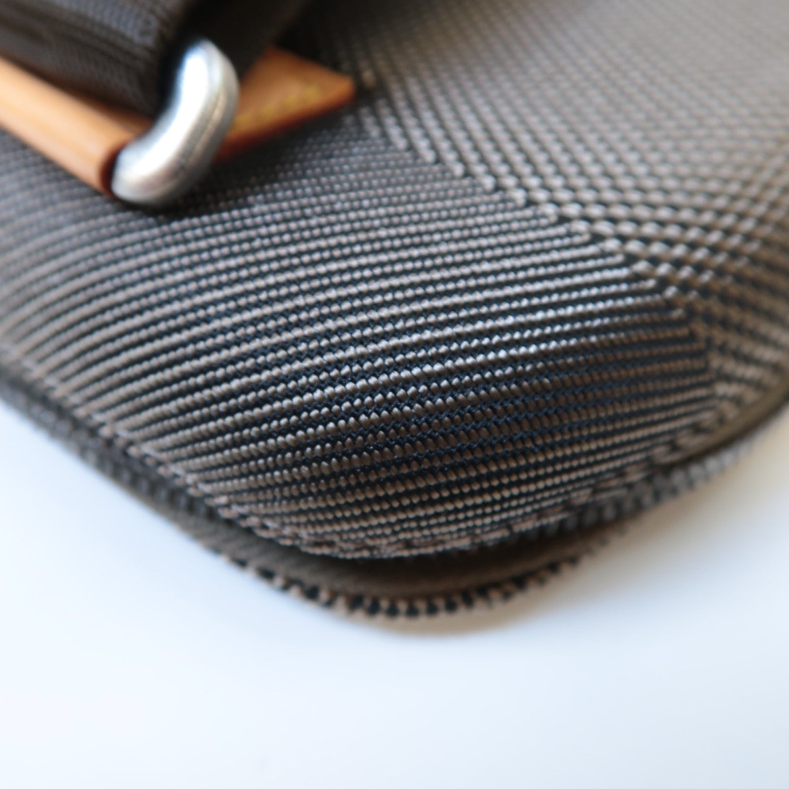 LOUIS VUITTON Damier Geant Mage Sling Bag銀扣腰包灰色