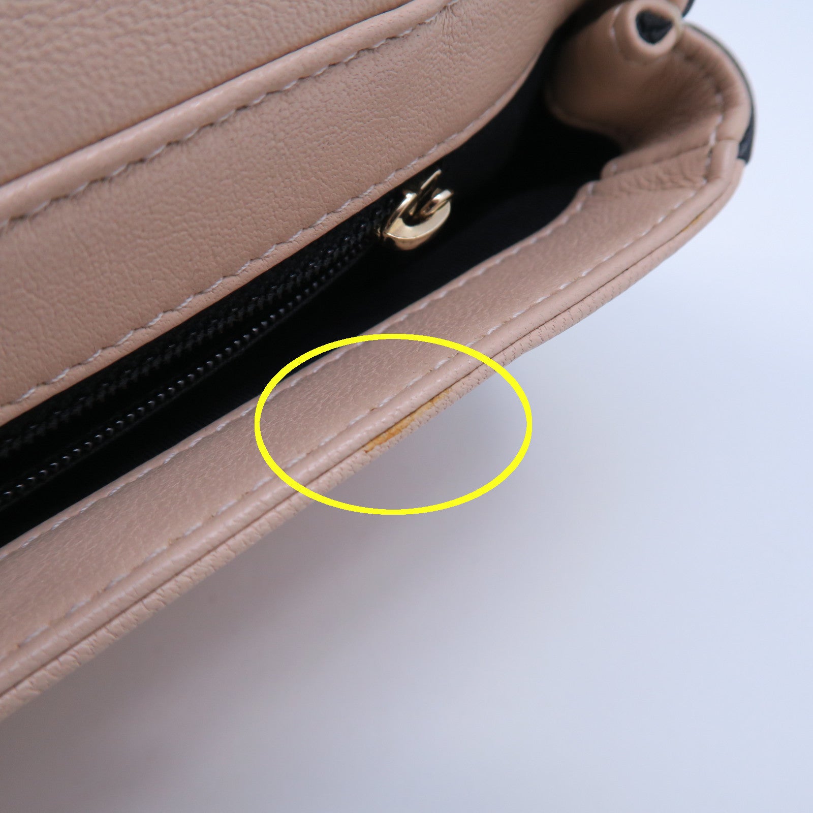 CHANEL 菱格牛皮皮革Chain Shoulder金扣肩背袋黑色/淺褐色