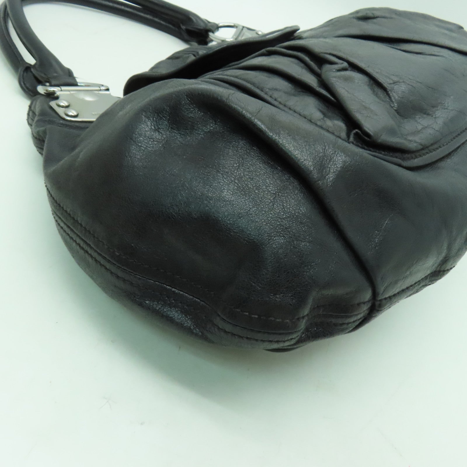 Miu Miu 羊皮皮革Shoulder Bag銀扣肩背袋黑色