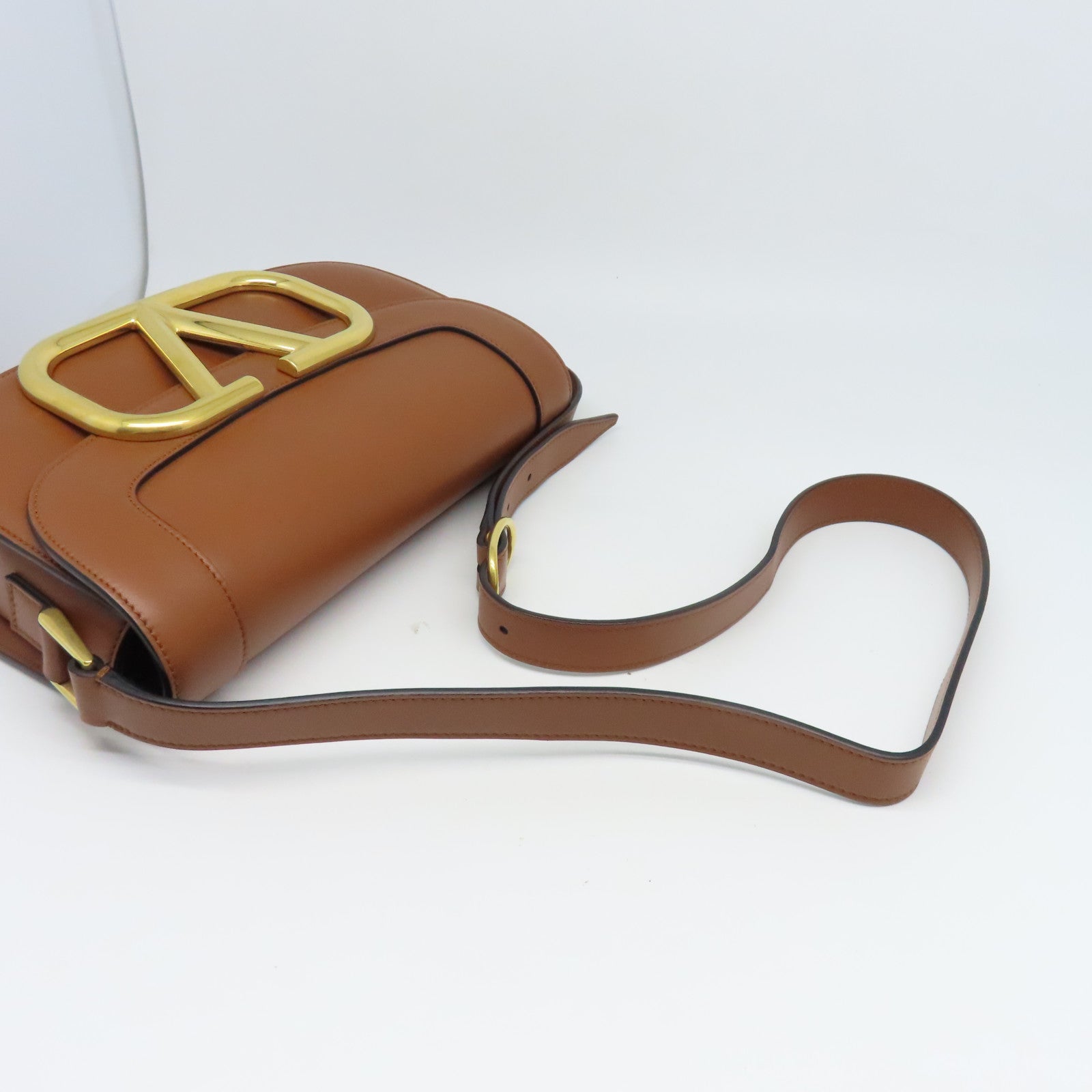 Valentino 牛皮皮革Super V Shoulder Bag金扣肩背袋棕色