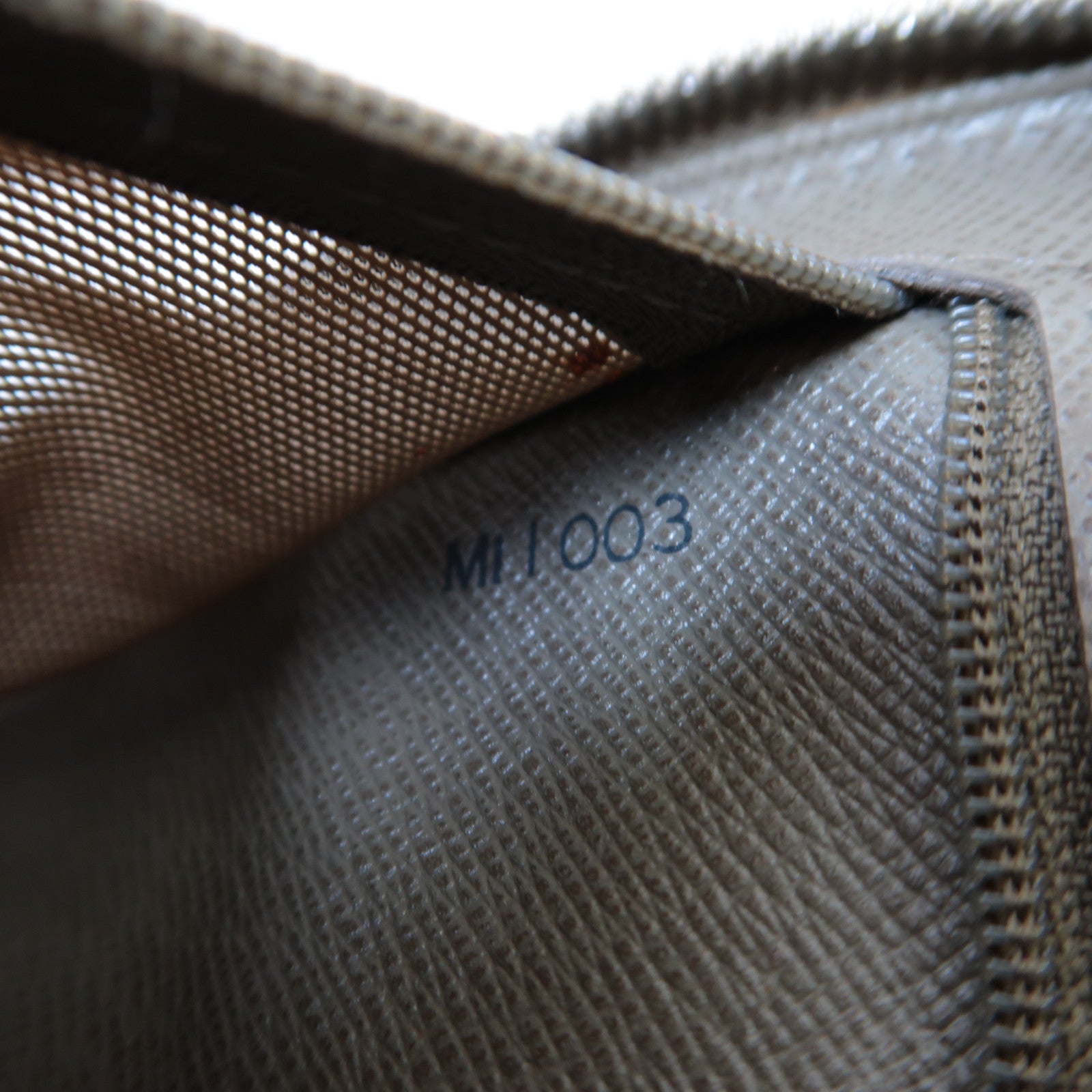 LOUIS VUITTON Damier Geant Mage Sling Bag銀扣腰包灰色