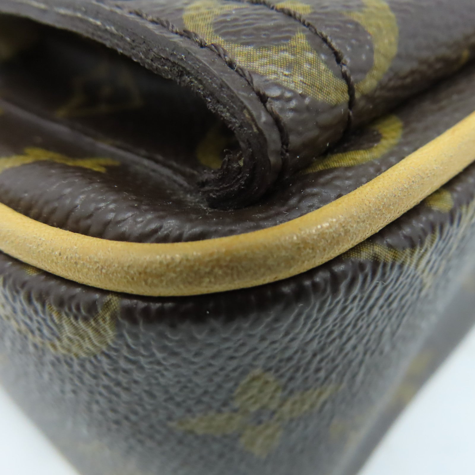 LOUIS VUITTON Monogram Hudson Shoulder Bag金扣肩背袋啡色