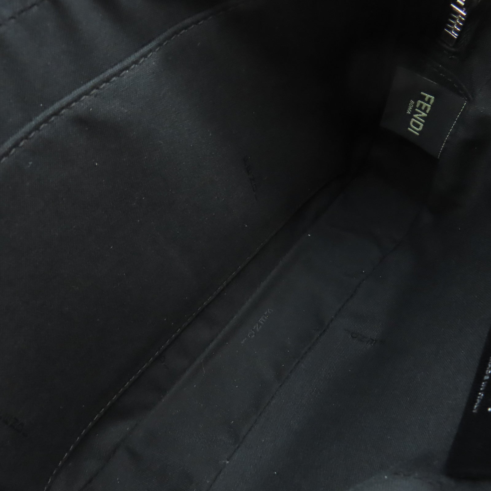 FENDI 塗層帆布Diagonal Camera Case Shoulder Bag銀扣肩背袋黑色/碳灰色