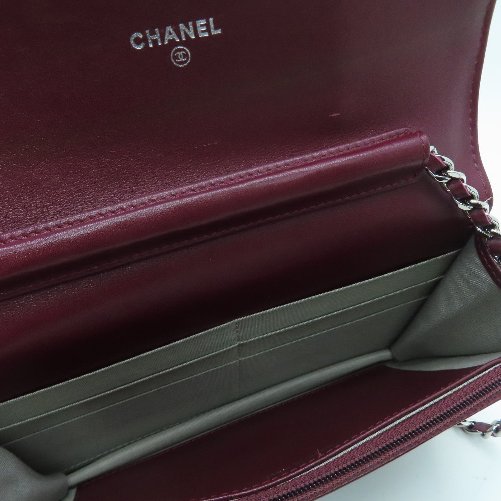 CHANEL 菱格漆皮皮革WOC Wallet On Chain銀扣肩背袋酒紅色
