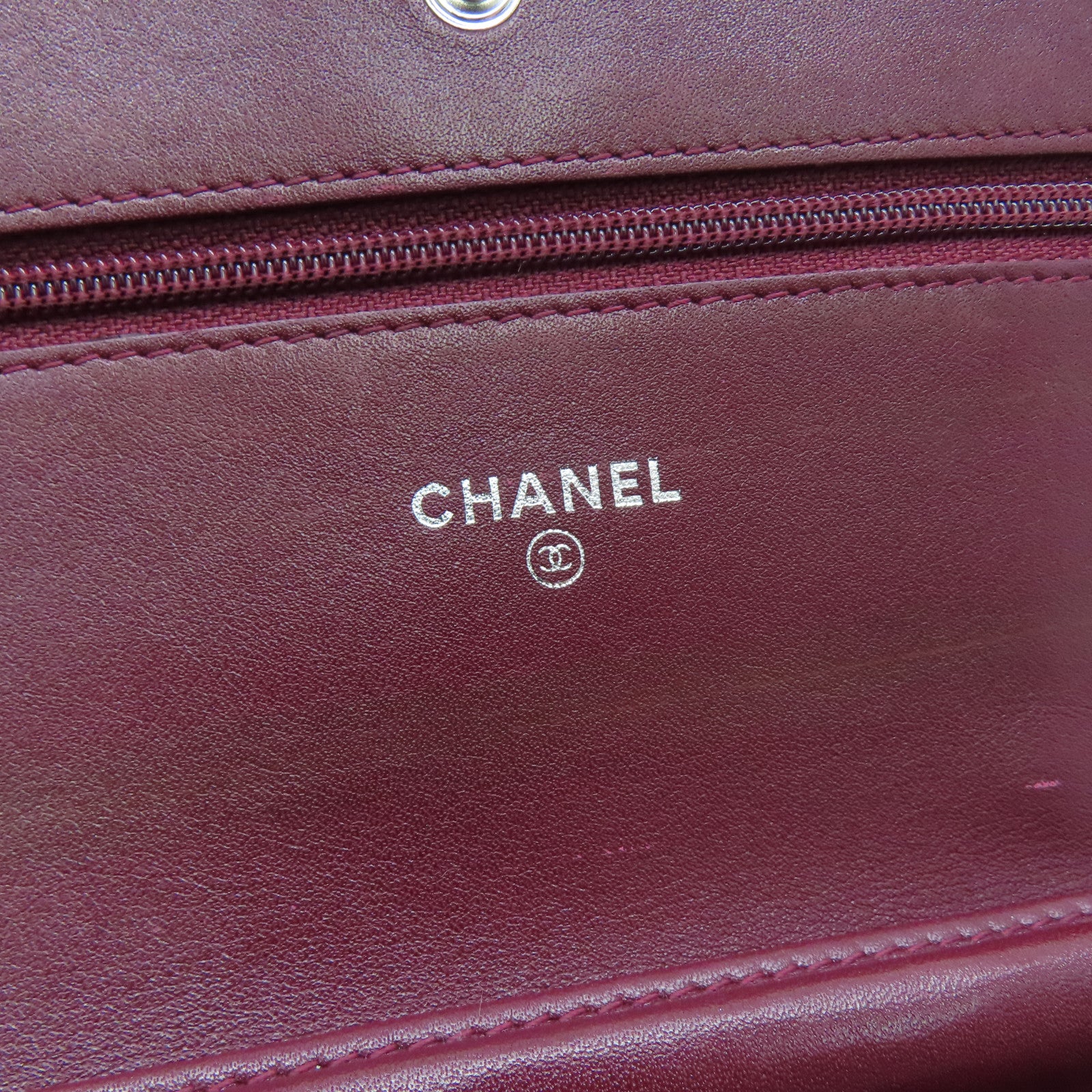 CHANEL 菱格漆皮皮革WOC Wallet On Chain銀扣肩背袋酒紅色