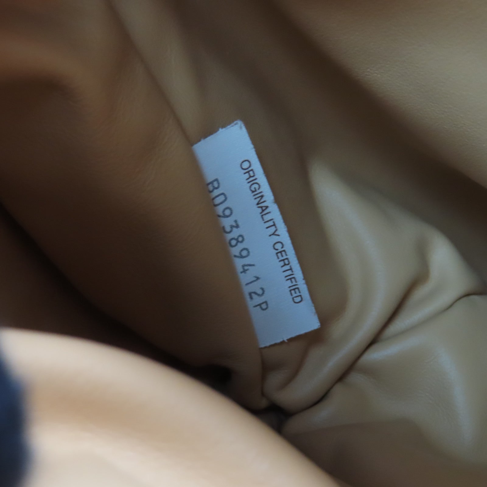 BOTTEGA VENETA 織紋皮革Mini Twist金扣手挽袋米色
