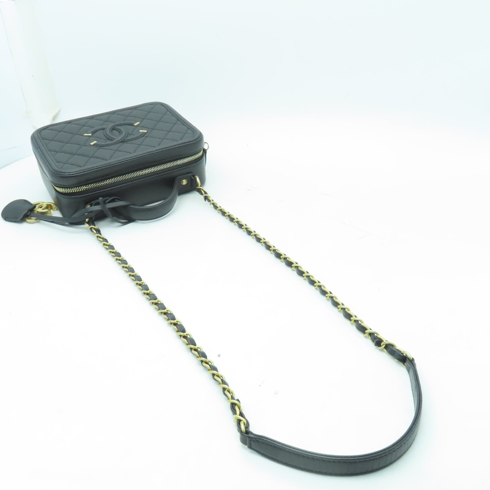 CHANEL 菱格牛皮皮革Chain Shoulder金扣鏈帶肩背袋黑色
