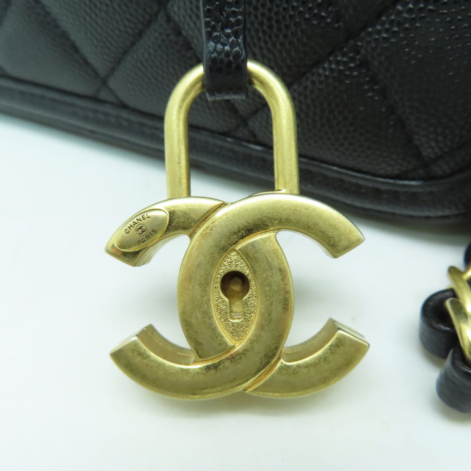CHANEL 菱格牛皮皮革Chain Shoulder金扣鏈帶肩背袋黑色