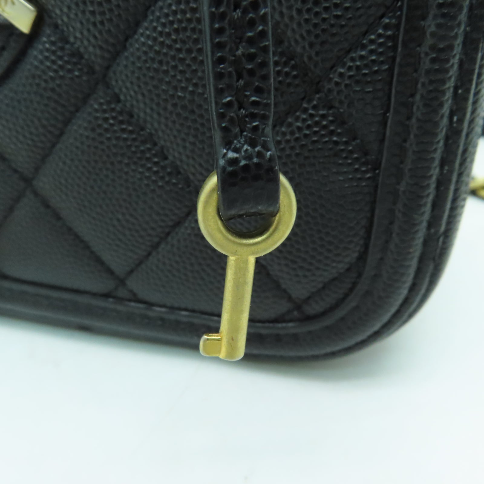 CHANEL 菱格牛皮皮革Chain Shoulder金扣鏈帶肩背袋黑色