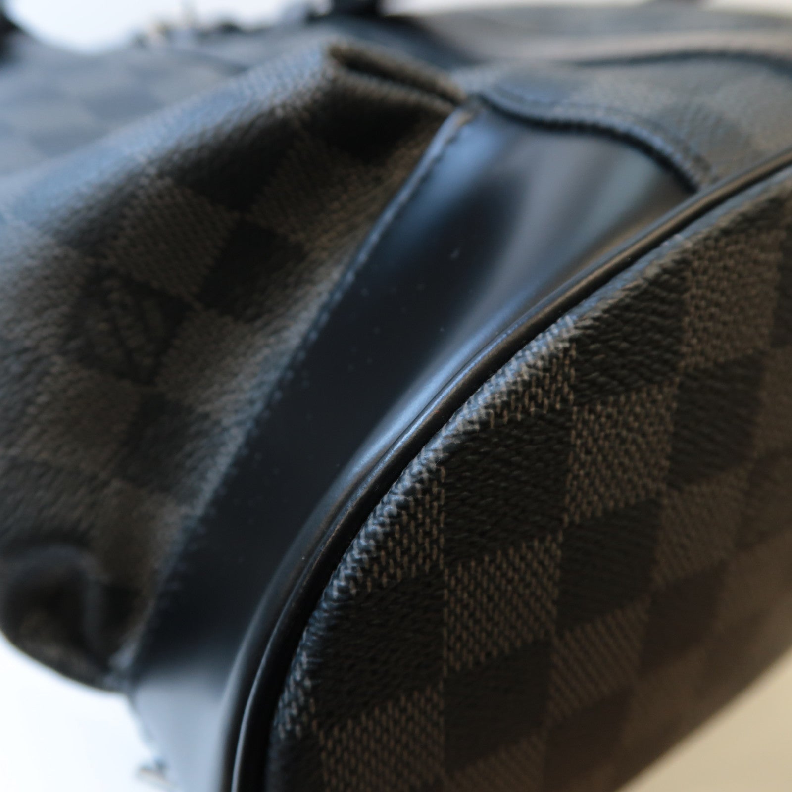 LOUIS VUITTON Damier Graphite Christopher MM銀扣背包黑色