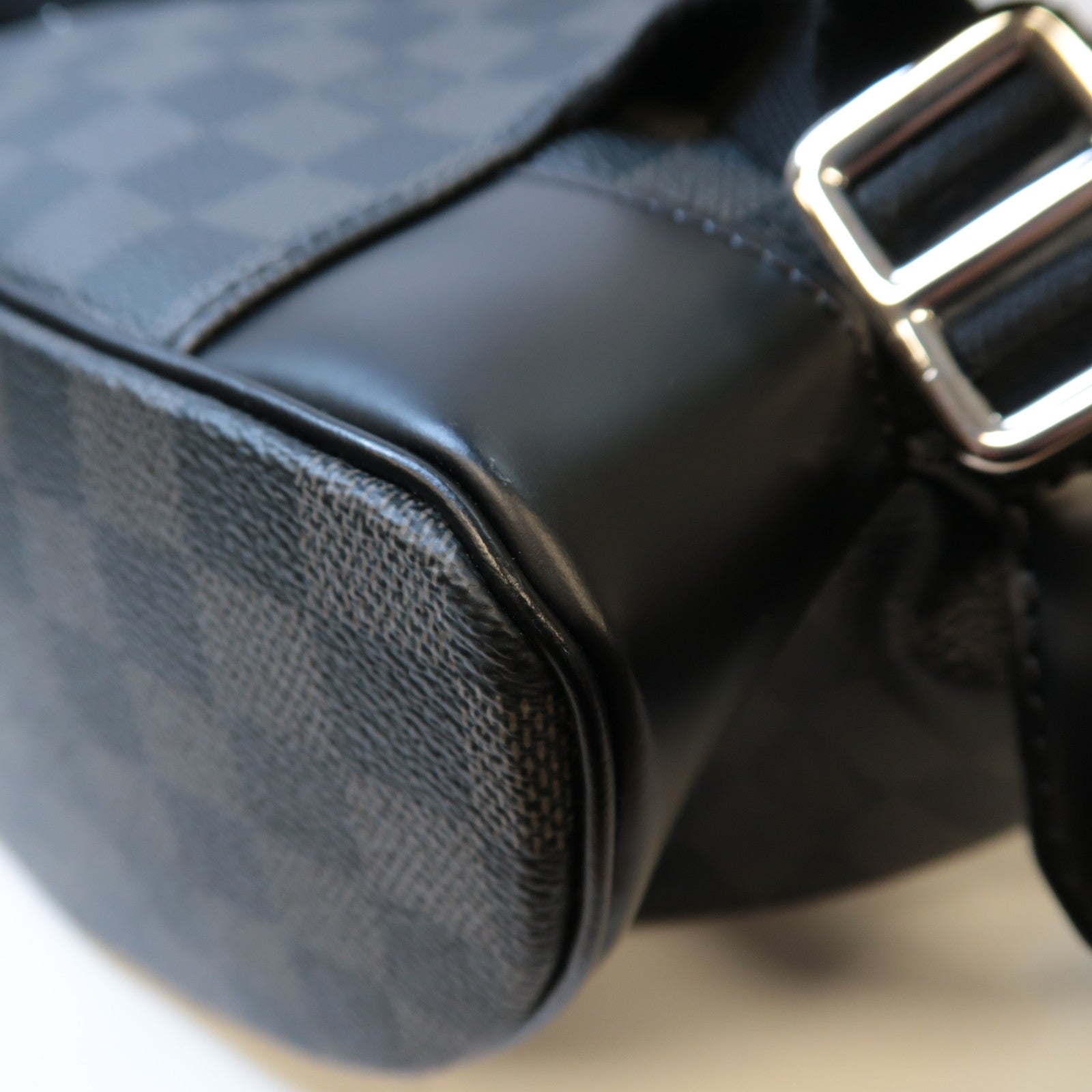 LOUIS VUITTON Damier Graphite Christopher MM銀扣背包黑色