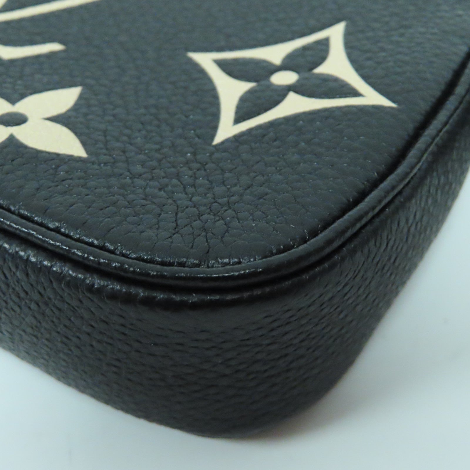 LOUIS VUITTON Monogram Empreinte Mini Pochette金扣手挽袋黑色