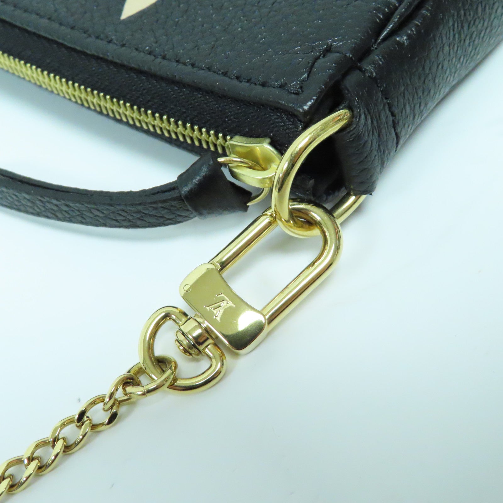LOUIS VUITTON Monogram Empreinte Mini Pochette金扣手挽袋黑色