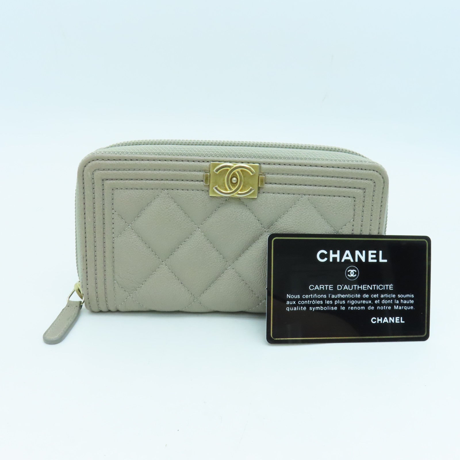 CHANEL 菱格Caviar皮革Boy Wallet金扣錢包米色