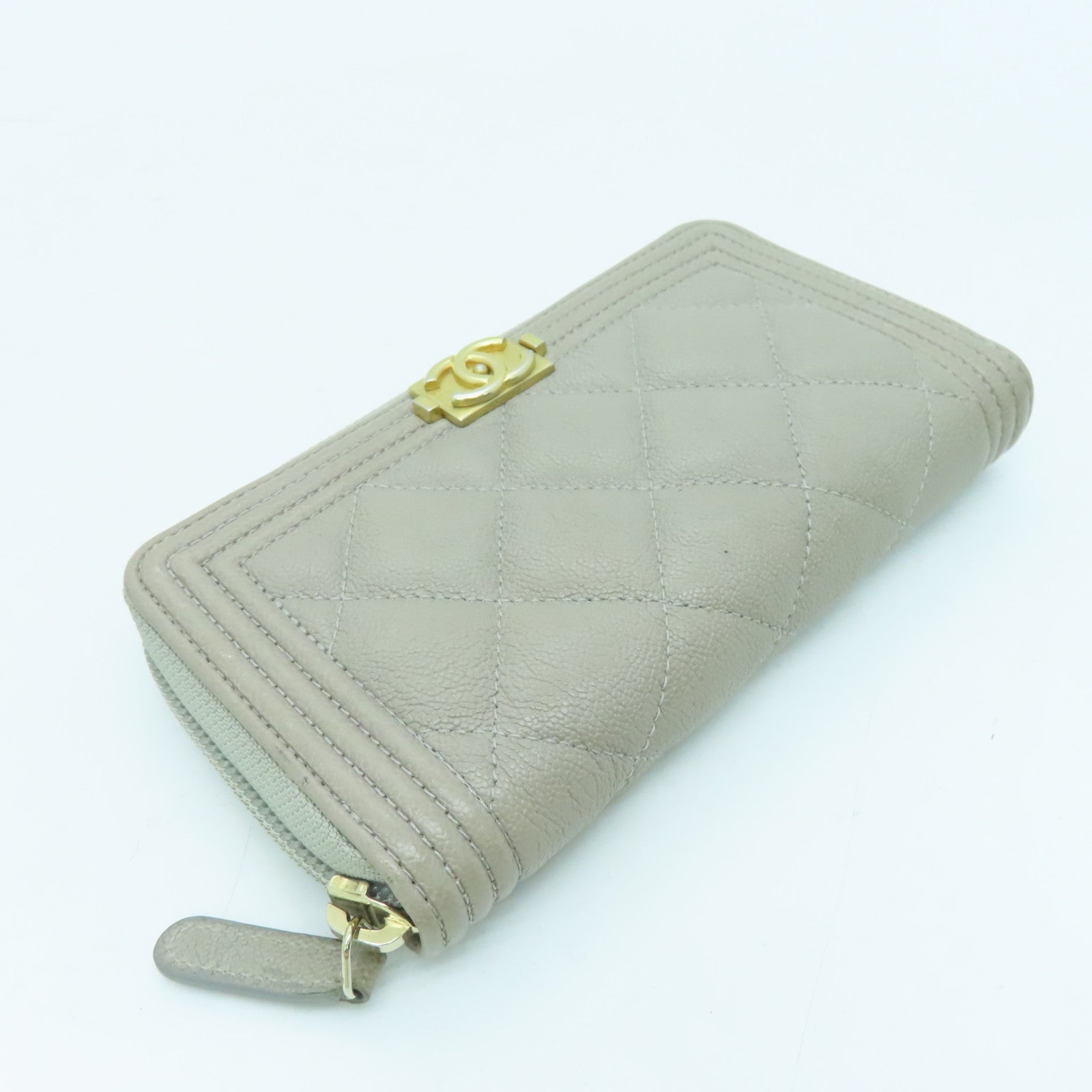 CHANEL 菱格Caviar皮革Boy Wallet金扣錢包米色