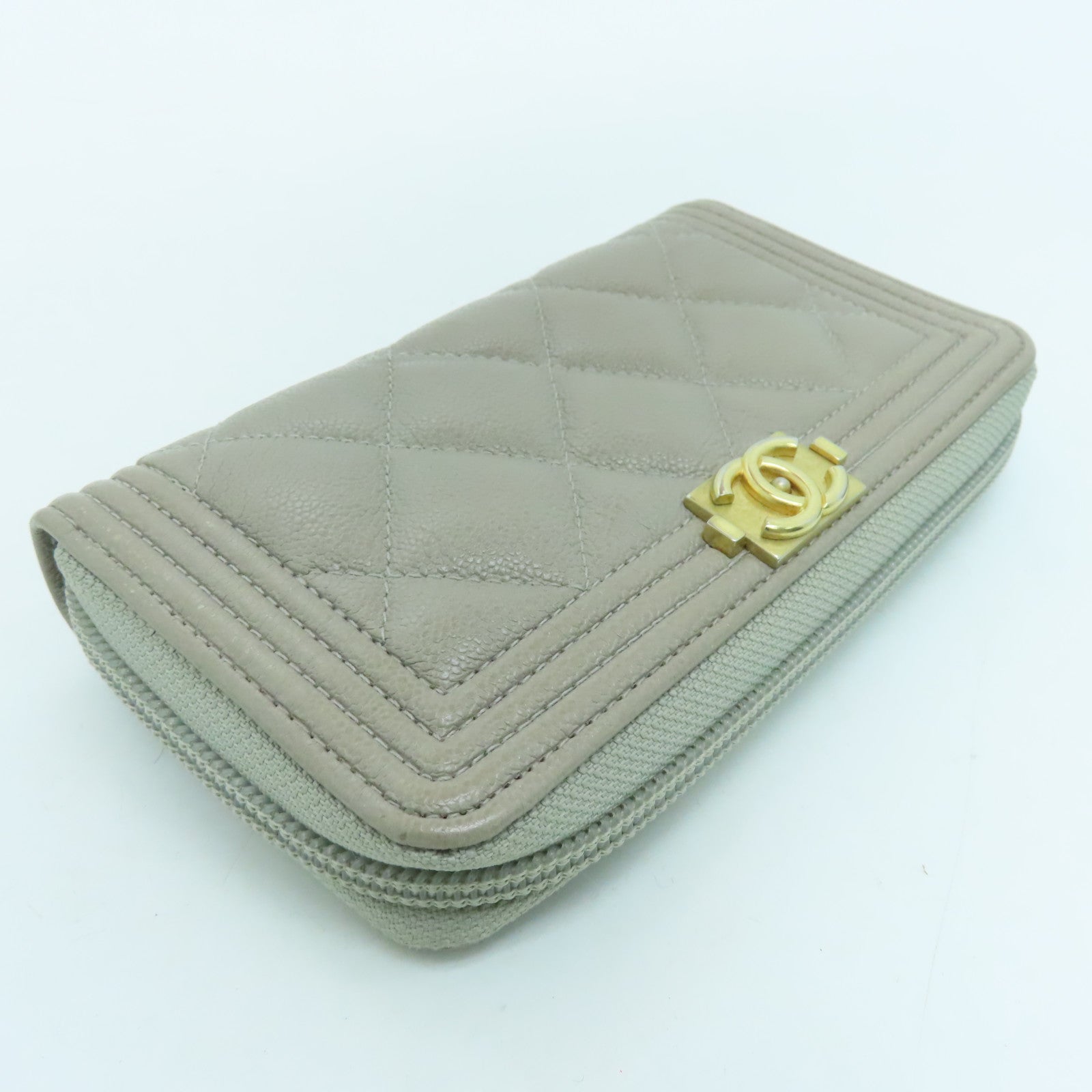 CHANEL 菱格Caviar皮革Boy Wallet金扣錢包米色