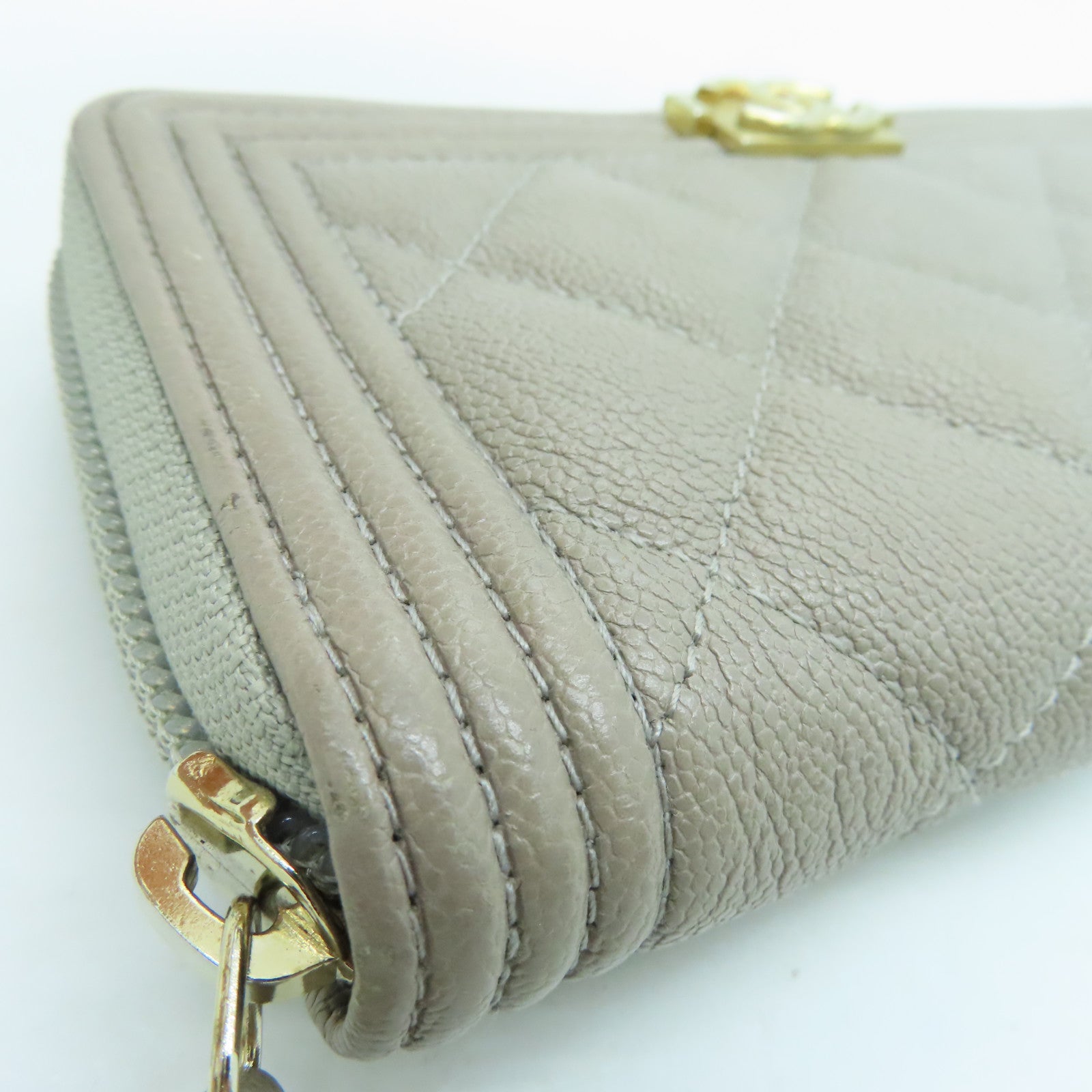 CHANEL 菱格Caviar皮革Boy Wallet金扣錢包米色