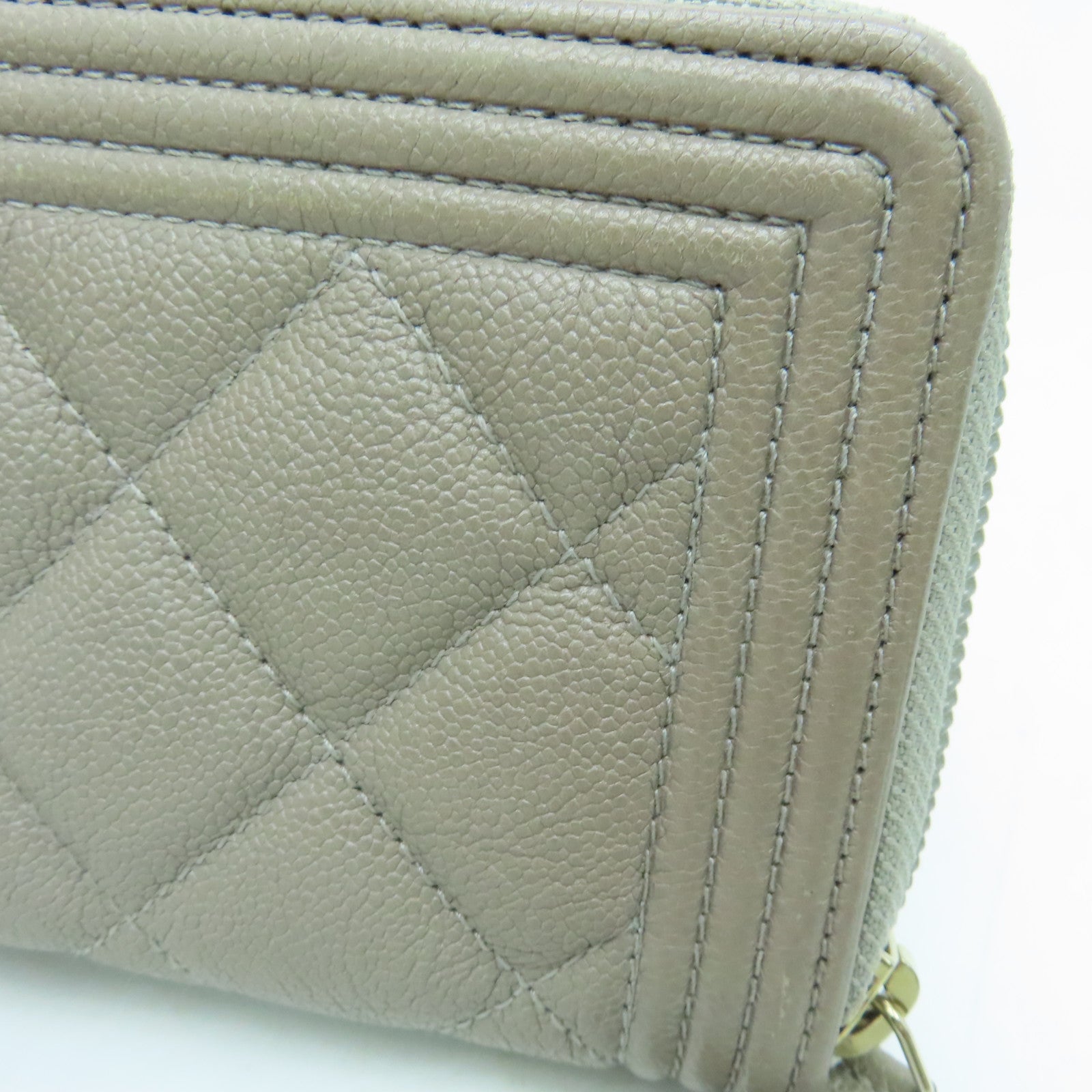 CHANEL 菱格Caviar皮革Boy Wallet金扣錢包米色