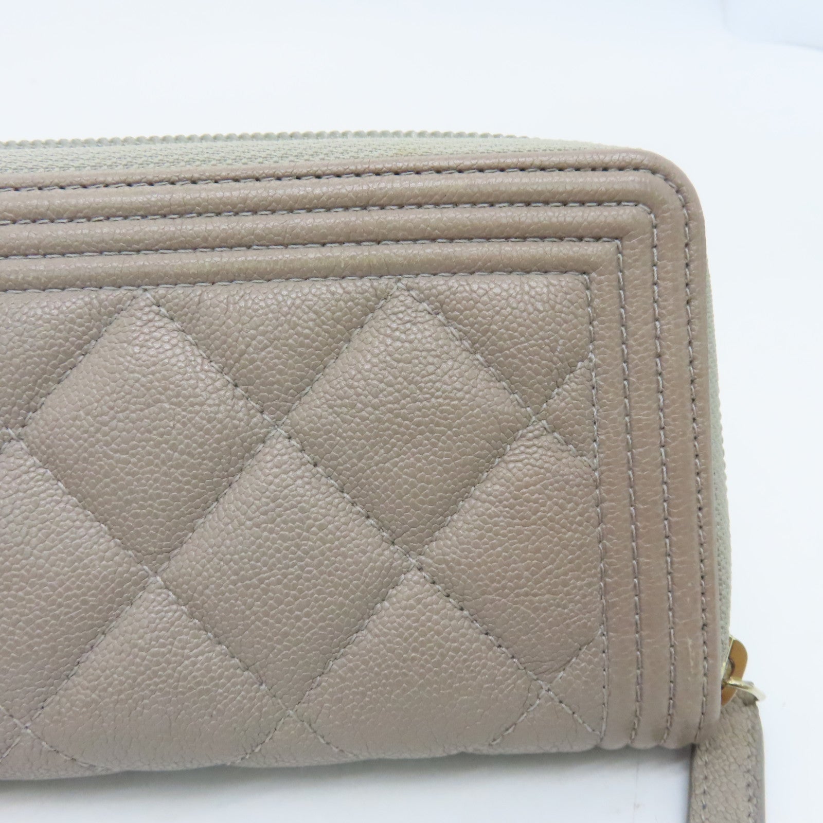 CHANEL 菱格Caviar皮革Boy Wallet金扣錢包米色