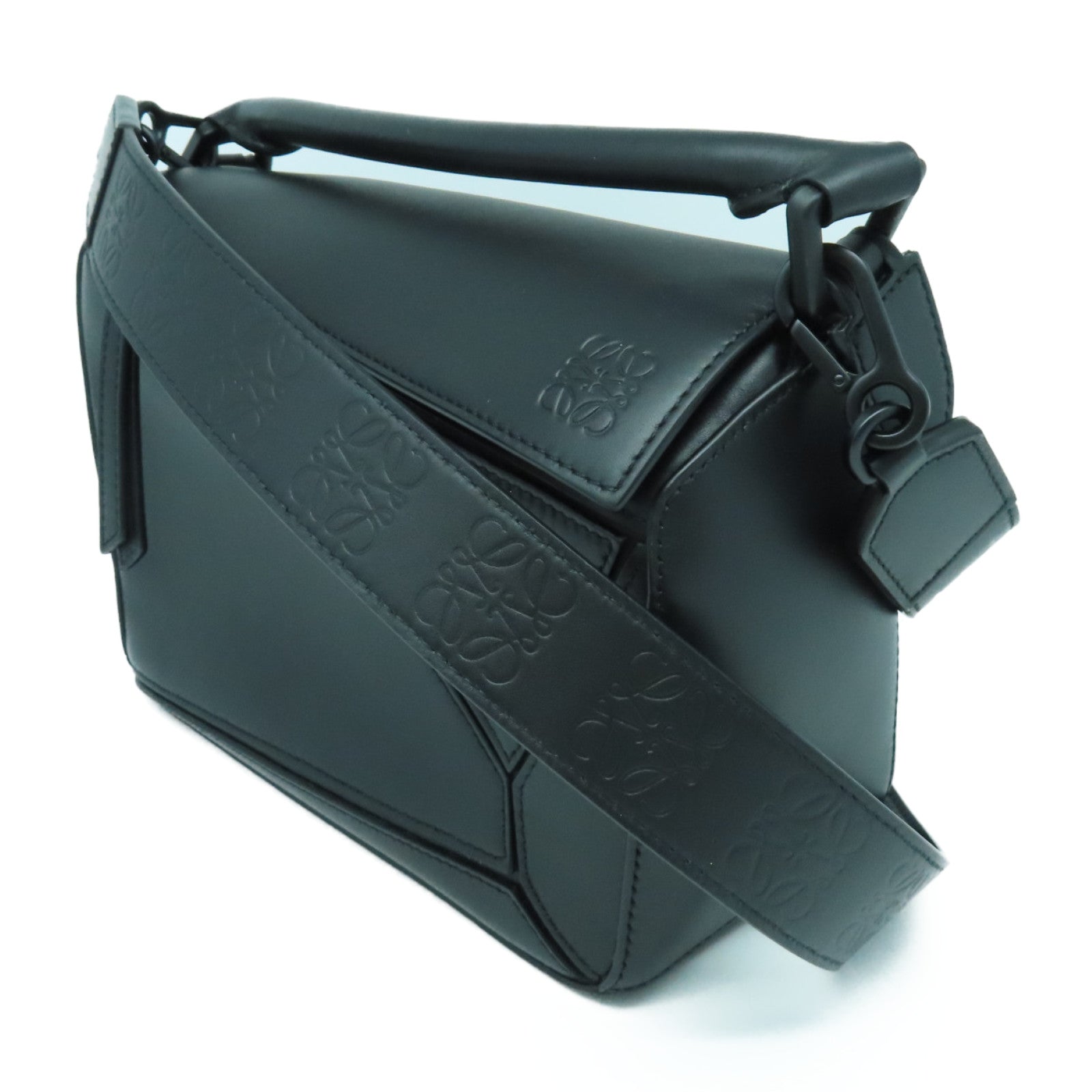 LOEWE 牛皮皮革Puzzle金扣肩背袋黑色