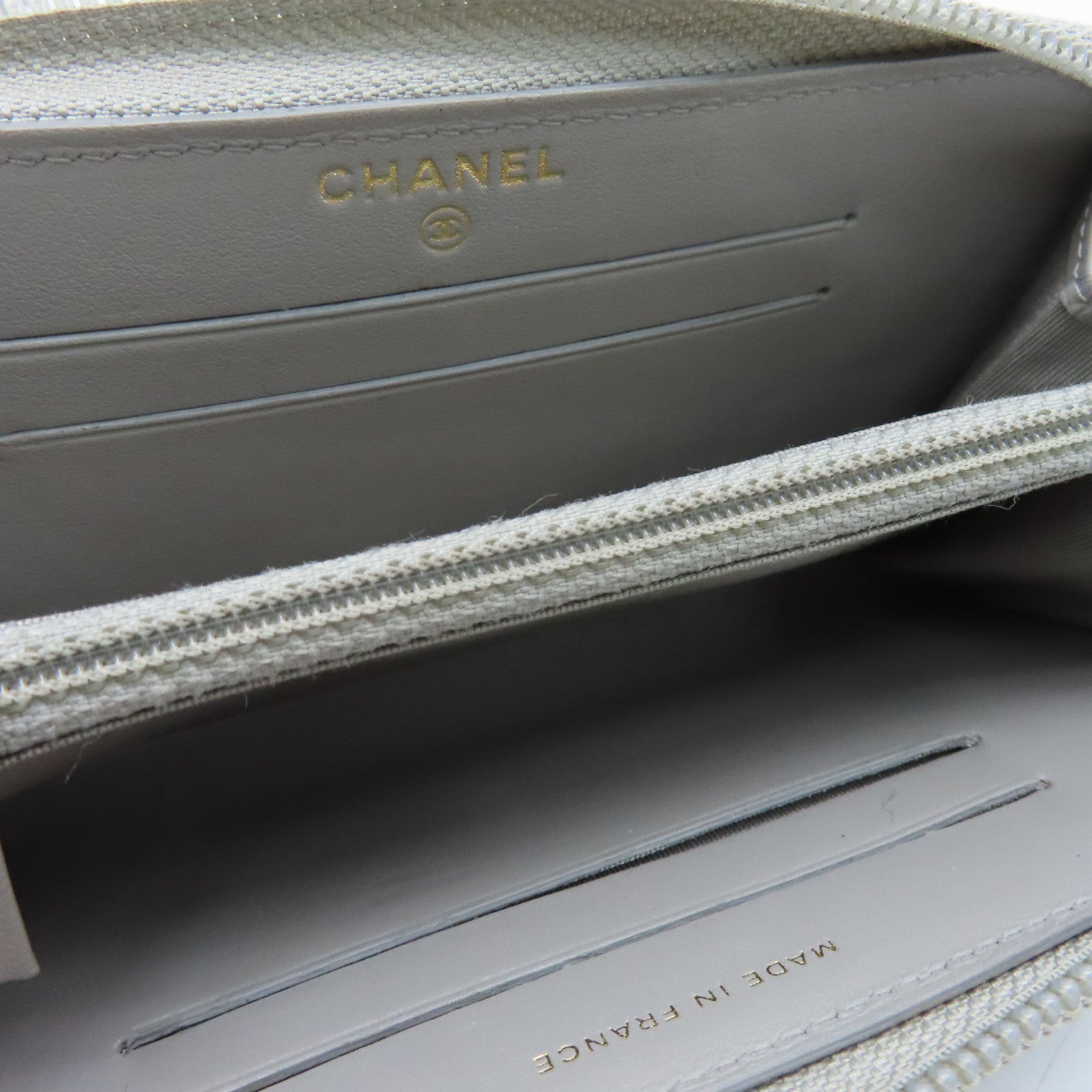 CHANEL 菱格Caviar皮革Boy Wallet金扣錢包米色