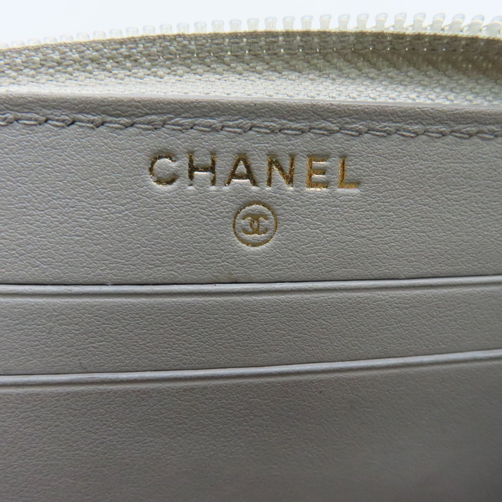 CHANEL 菱格Caviar皮革Boy Wallet金扣錢包米色
