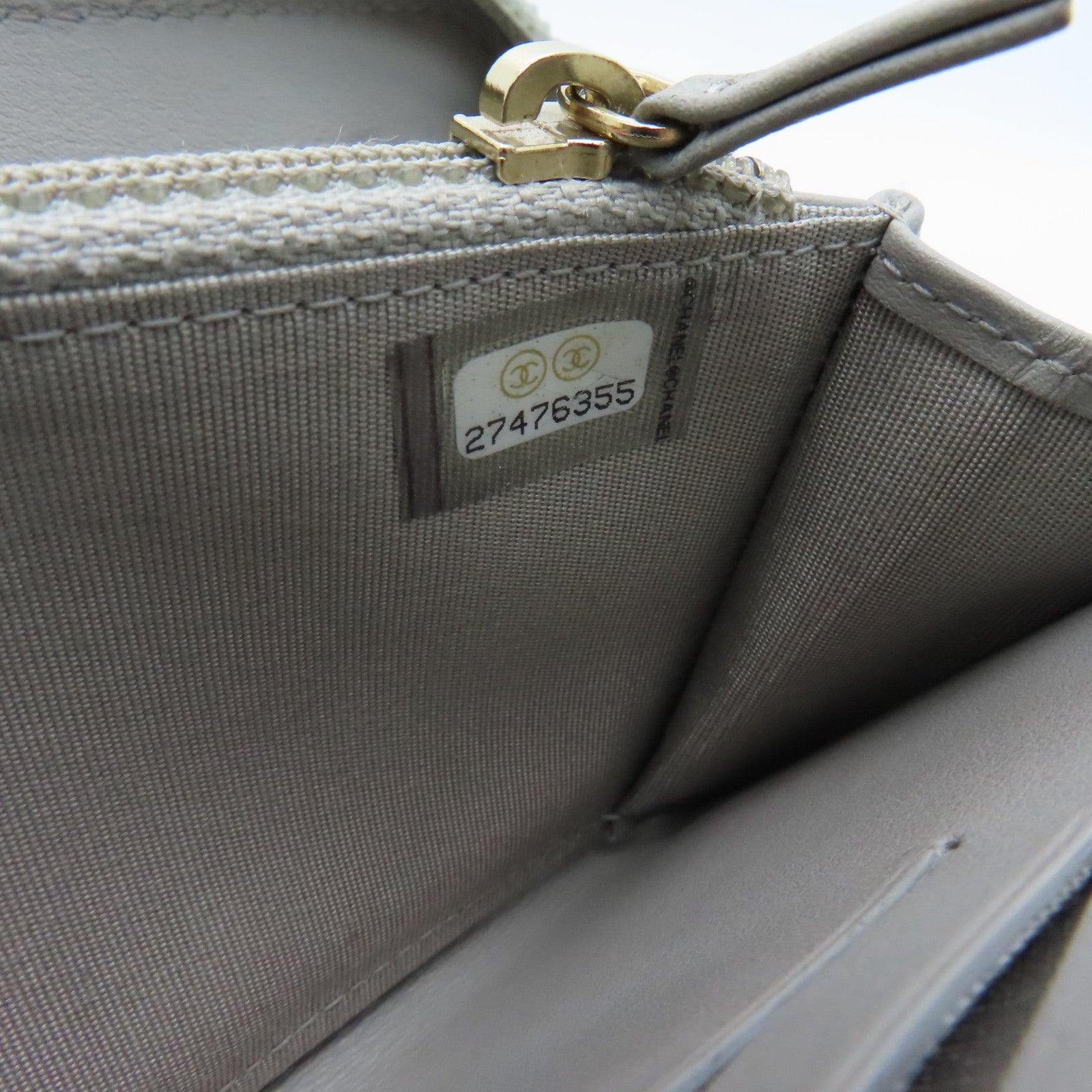 CHANEL 菱格Caviar皮革Boy Wallet金扣錢包米色