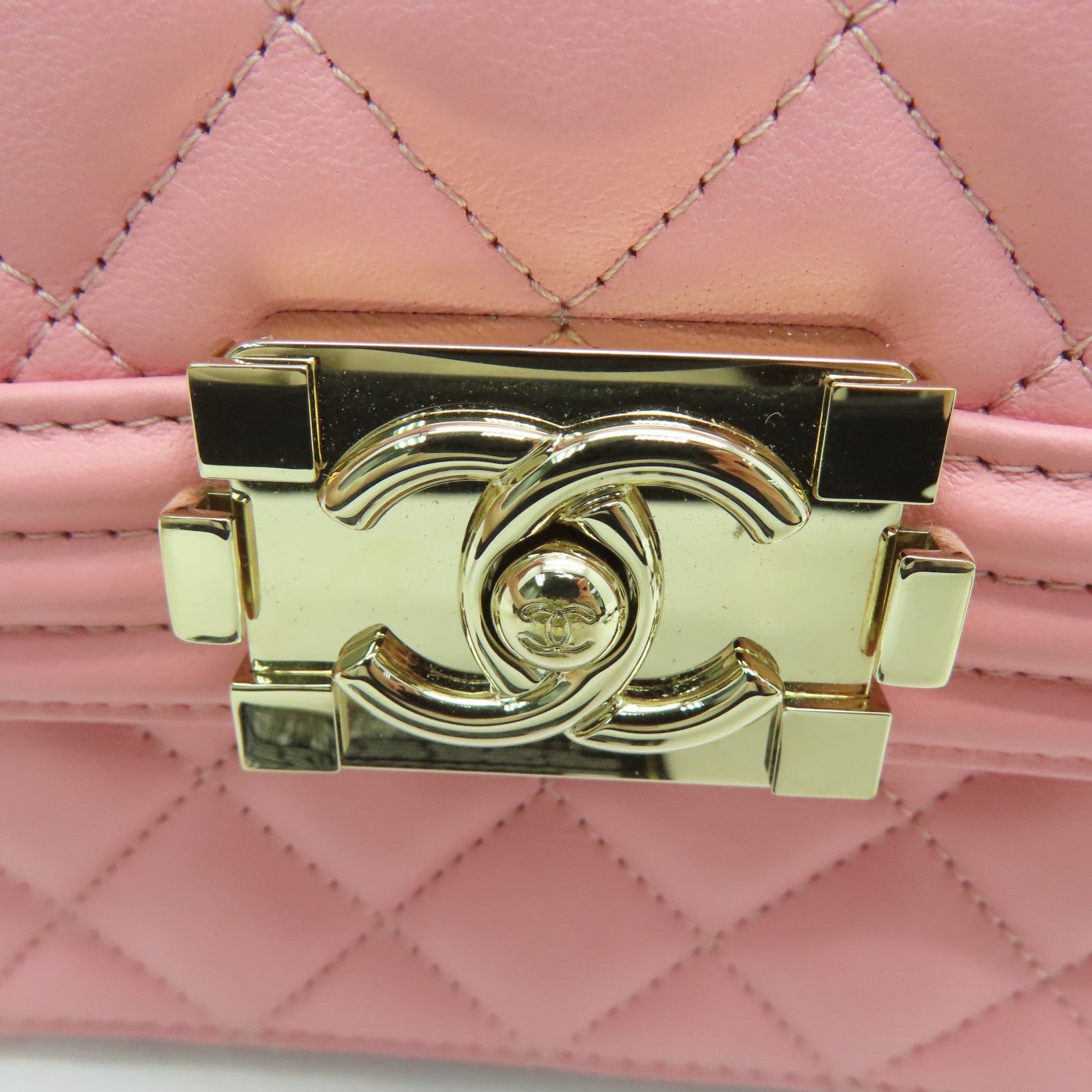 CHANEL 牛皮皮革Boy Chanel金扣肩背袋粉红色
