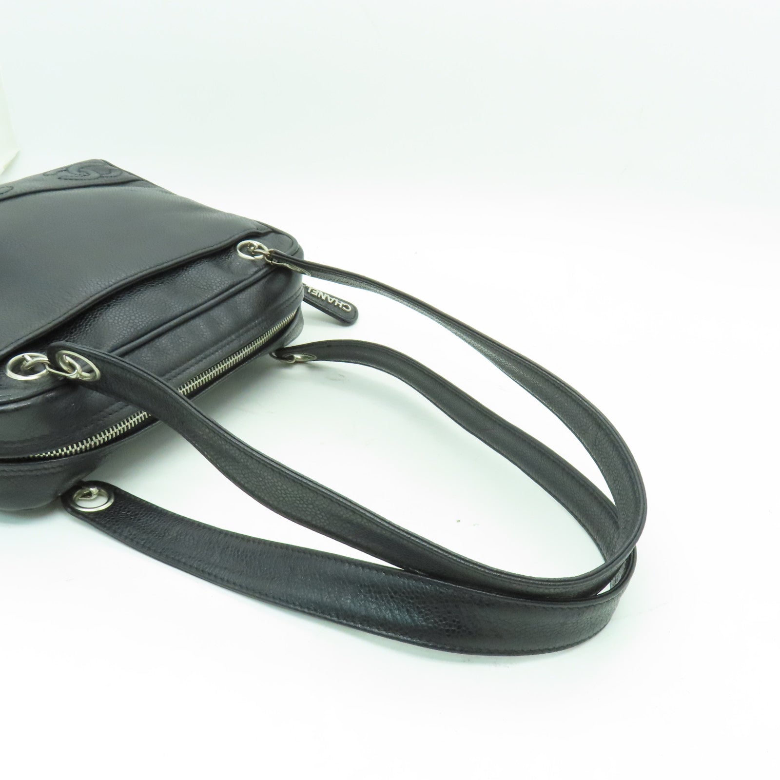 CHANEL Caviar皮革Shoulder Bag銀扣肩背袋黑色
