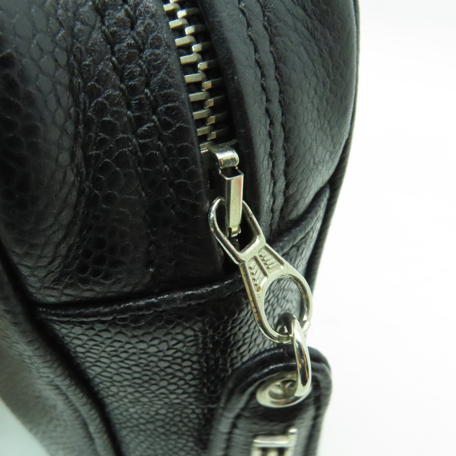 CHANEL Caviar皮革Shoulder Bag銀扣肩背袋黑色