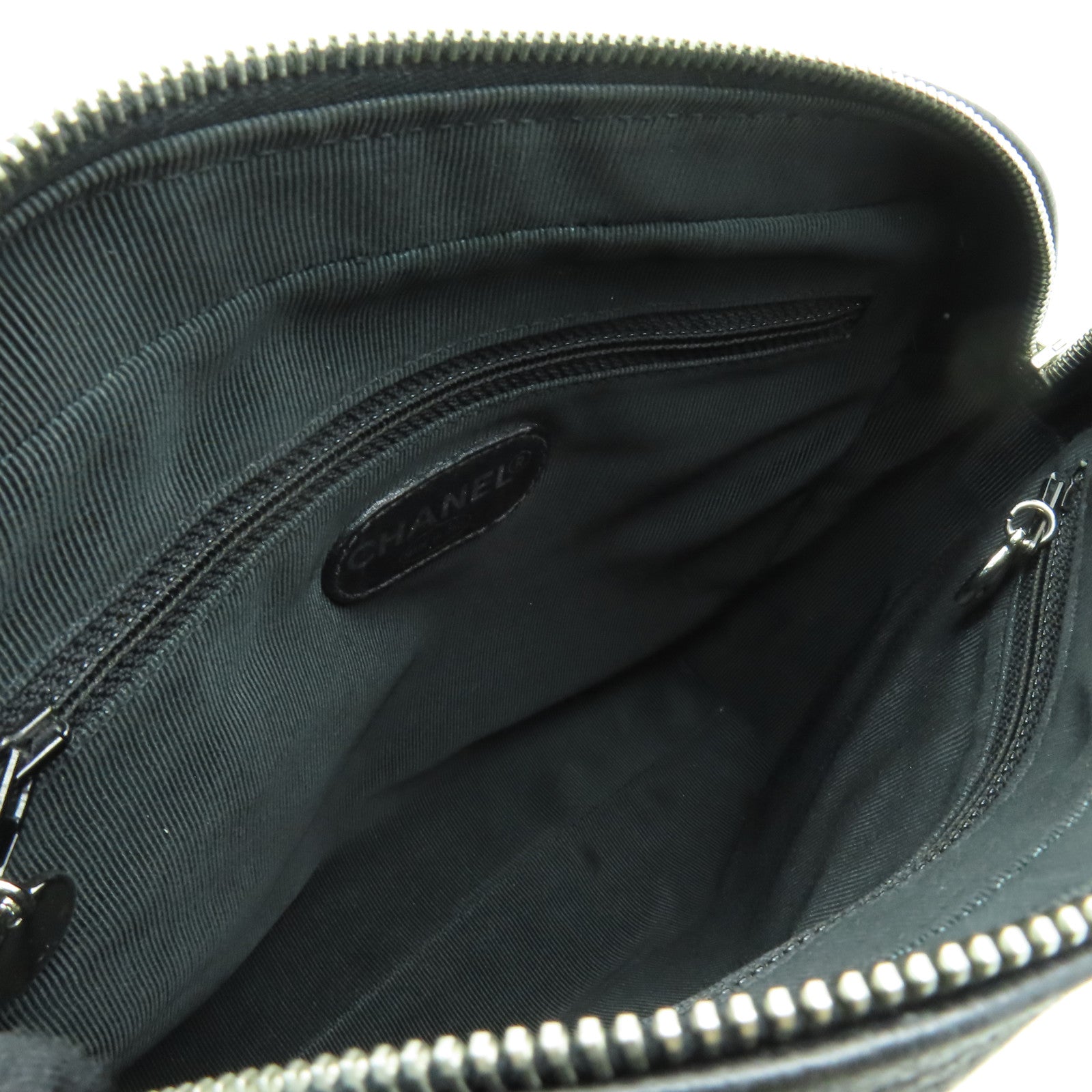 CHANEL Caviar皮革Shoulder Bag銀扣肩背袋黑色