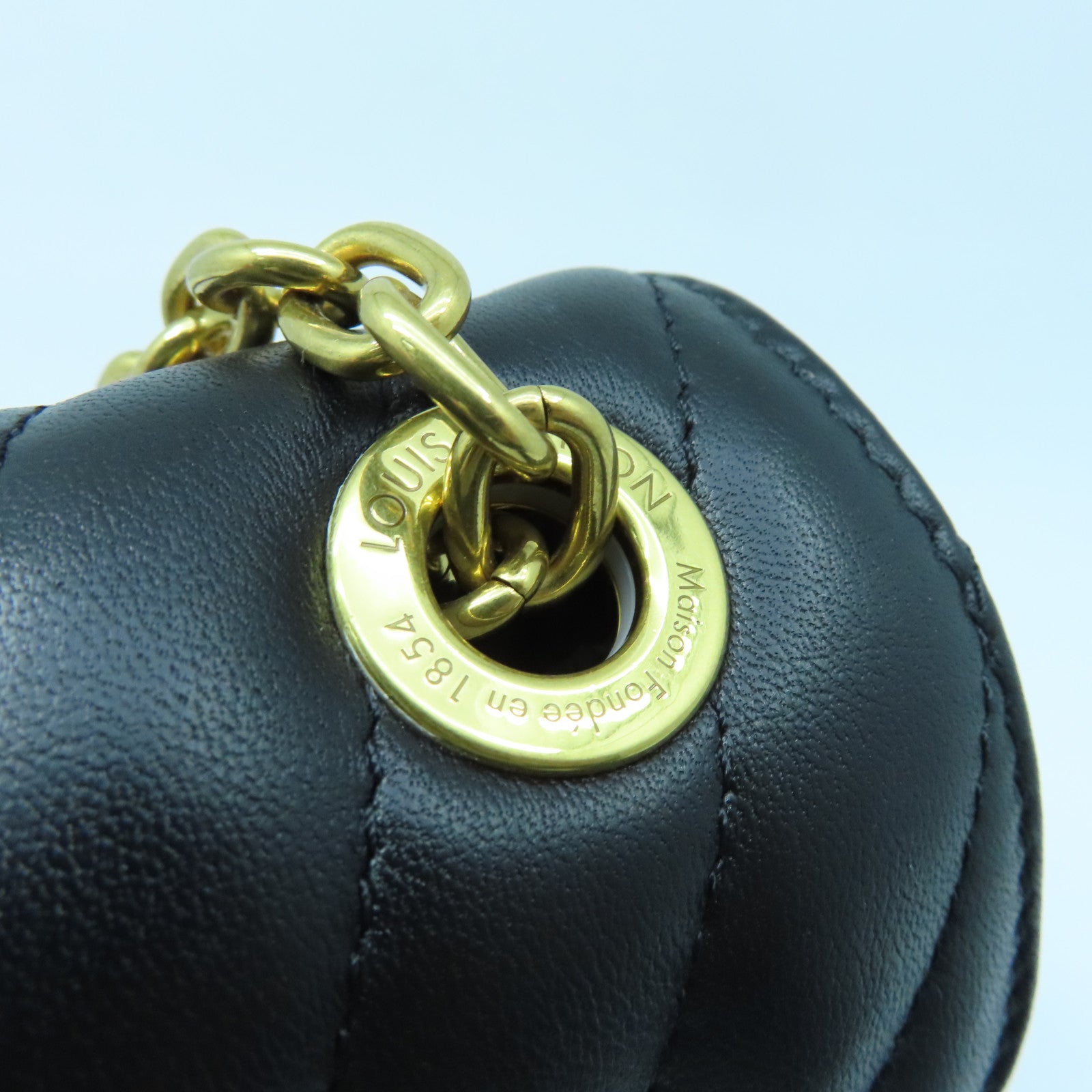 LOUIS VUITTON 牛皮皮革LV New Wave Chain金扣肩背袋黑色