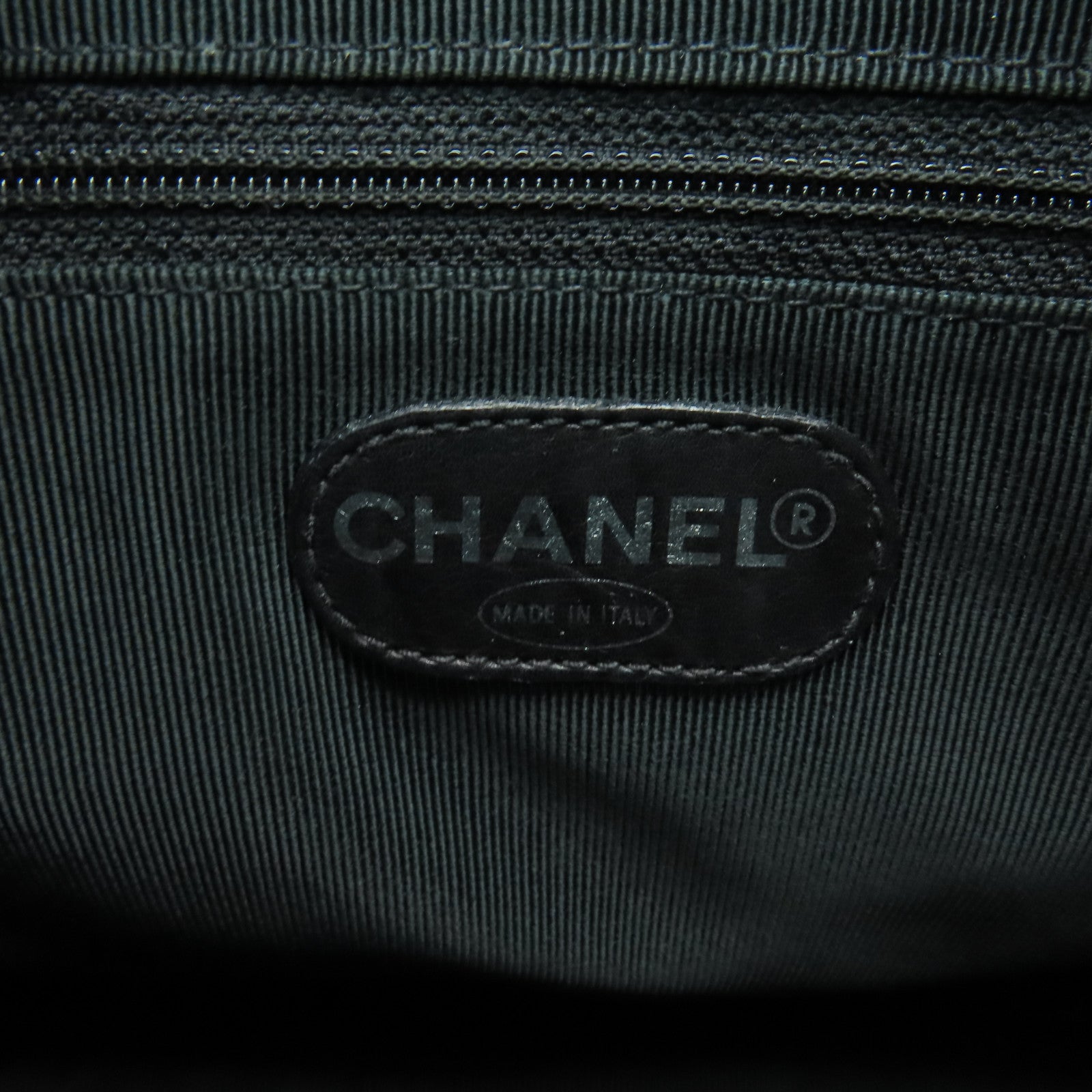CHANEL Caviar皮革Shoulder Bag銀扣肩背袋黑色